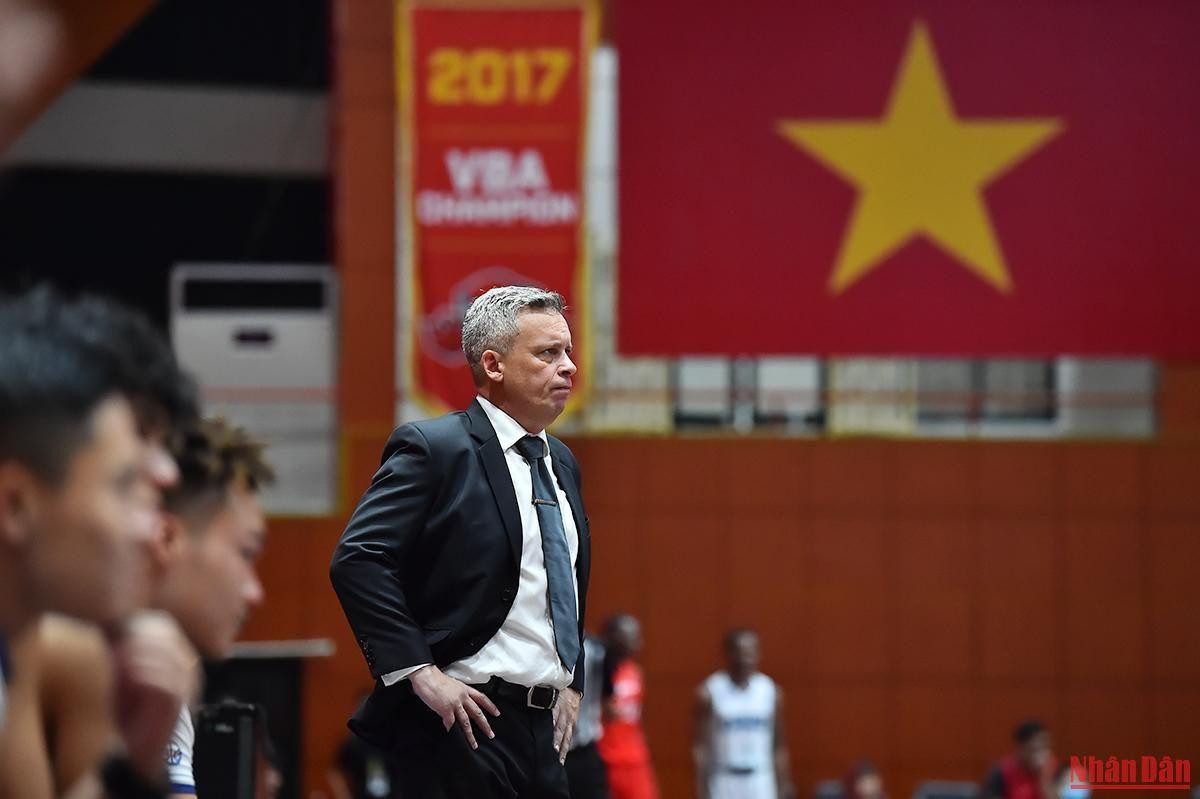 Sự thất vọng từ huấn luận viên Todd Purves trước sự bế tắc trong các tình huống triển khai tấn công của học trò.