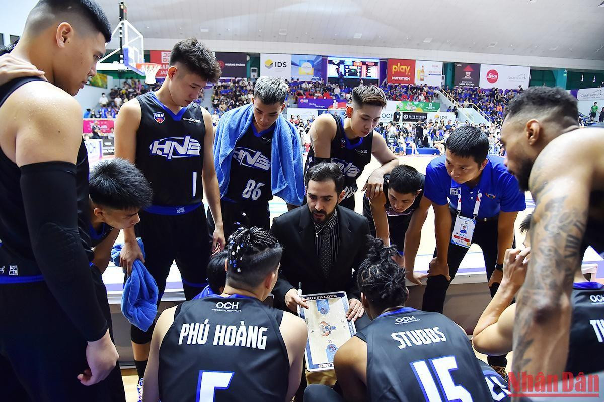 Huấn luyện viên Eric Weissling cùng các học trò có sự chuẩn bị kỹ lưỡng trước trận đấu có tính chất quan trọng của mùa giải năm nay.