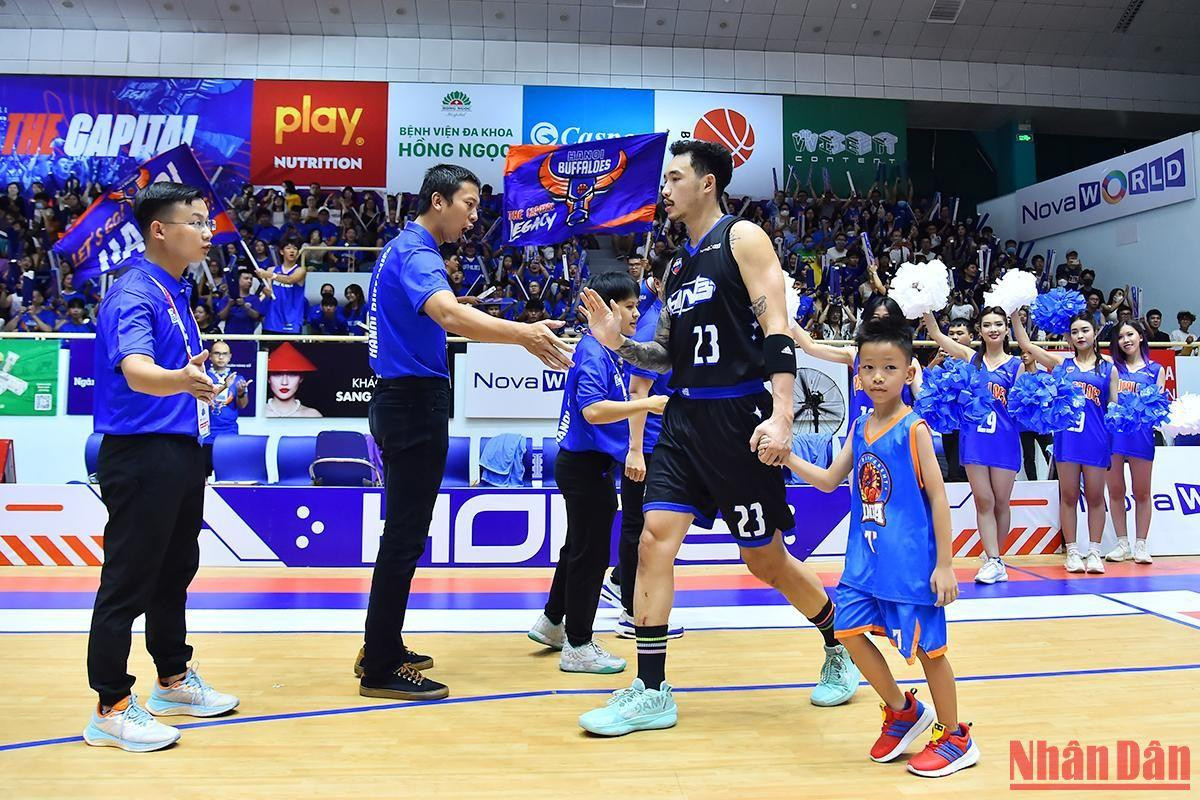 Các cầu thủ Hanoi Buffaloes bước vào trận đấu với mục tiêu buộc phải thắng sau khi đã để thua 2 trận trên sân nhà CIS của Saigon Heat.