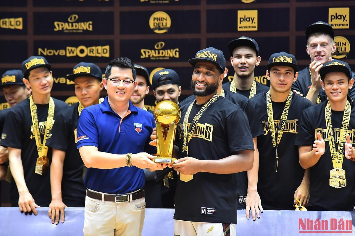 Với phong độ ấn tượng tại loạt trận chung kết, Madarious Gibbs xứng đáng với danh hiệu Finals MVP VBA 2022 (Cầu thủ xuất sắc nhất loạt trận chung kết VBA 2022).