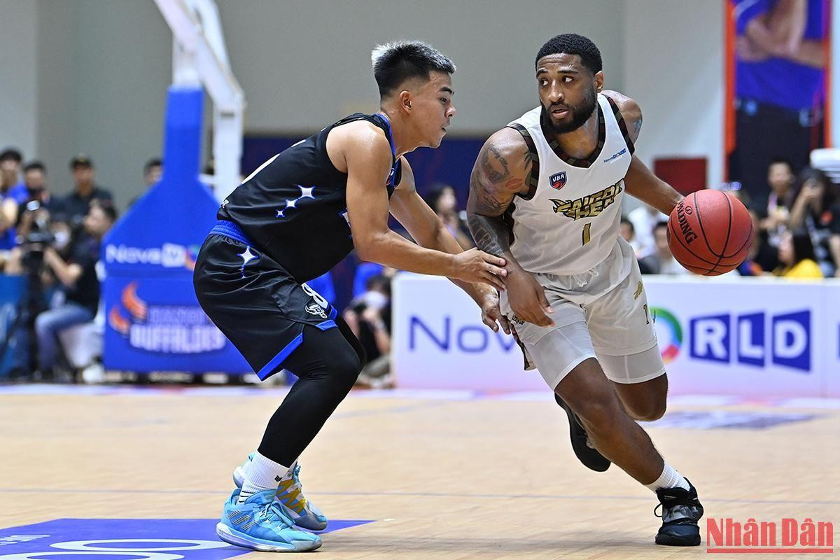 Tuy nhiên, đấy là tất cả những gì mà đội chủ nhà có thể làm được trong trận đấu hôm nay, các học trò của huấn luyện Matt Van Pelt nhanh chóng xốc lại đội hình và triển khai lối chơi áp đảo như đã làm trong suốt mùa giải năm nay.