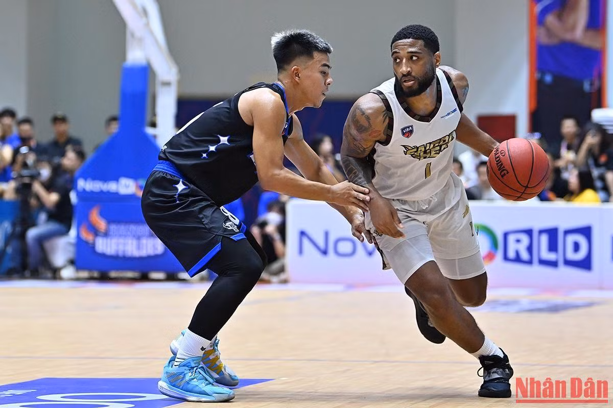 Tuy nhiên, đấy là tất cả những gì mà đội chủ nhà có thể làm được trong trận đấu hôm nay, các học trò của huấn luyện Matt Van Pelt nhanh chóng xốc lại đội hình và triển khai lối chơi áp đảo như đã làm trong suốt mùa giải năm nay.