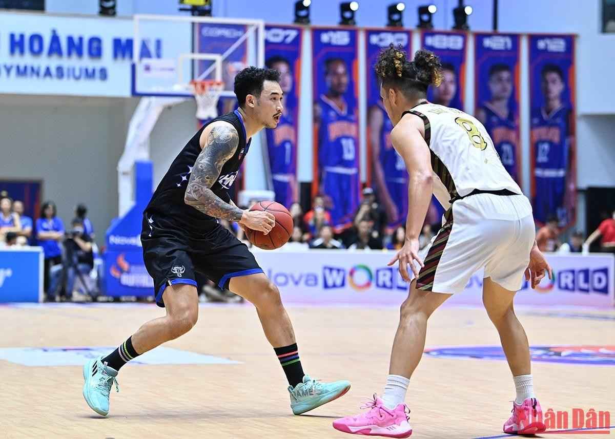 Tâm Đinh tiếp tục có một trận đấu không thể hiện được nhiều, dù thi đấu trọn 40 phút cùng 15 điểm nhưng đội trưởng của Hanoi Buffaloes lại không có nhiều đóng góp trong lối chơi chung của đội bóng.