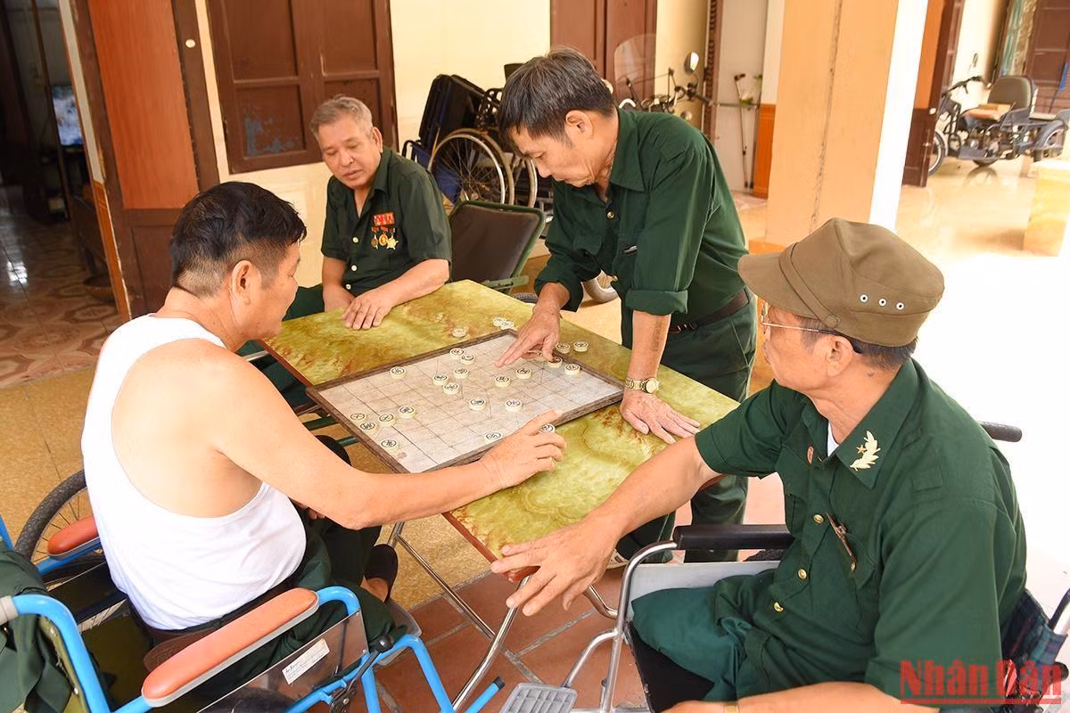 Dường như mọi nỗi đau, mất mát của chiến tranh đã lùi vào quá khứ, giờ đây với các thương, bệnh binh chỉ còn lại niềm vui với cuộc sống bình dị và sự ấm áp khi được quan tâm, sẻ chia.