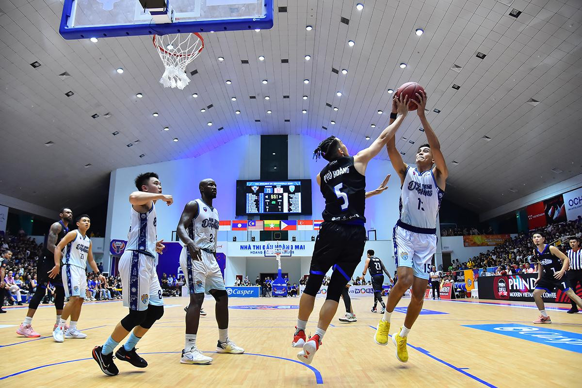 Các cầu thủ Nha Trang Dolphins gần như buông xuôi khi khoảng cách ở hiệp thi đấu thứ 3 đã là hơn 10 điểm.