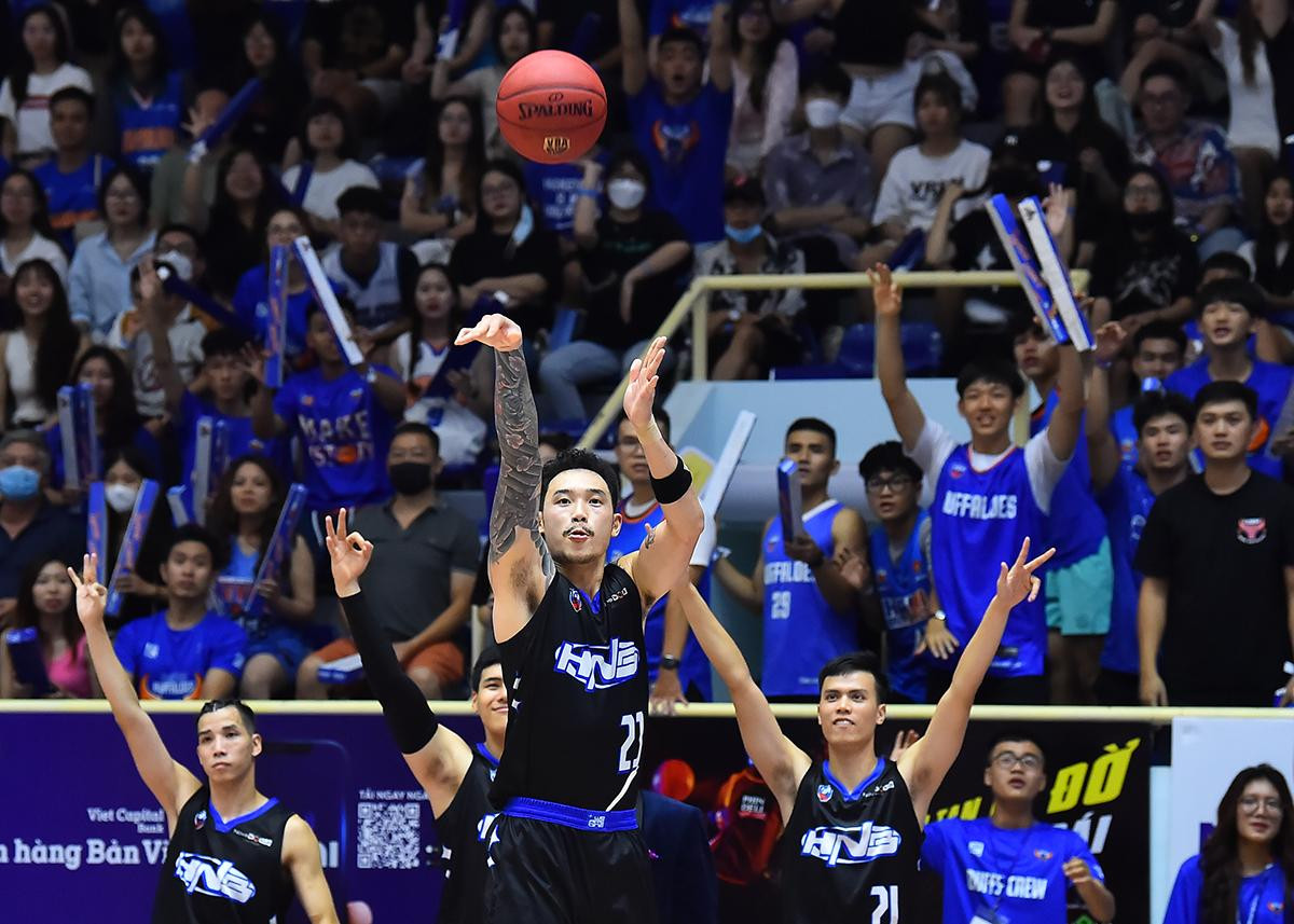 Ngôi sao của Đội tuyển bóng rổ Việt Nam và Hanoi Buffaloes có một trận thi đấu xuất sắc, qua đó tạo tiền đề cho thắng lợi của đội chủ nhà.