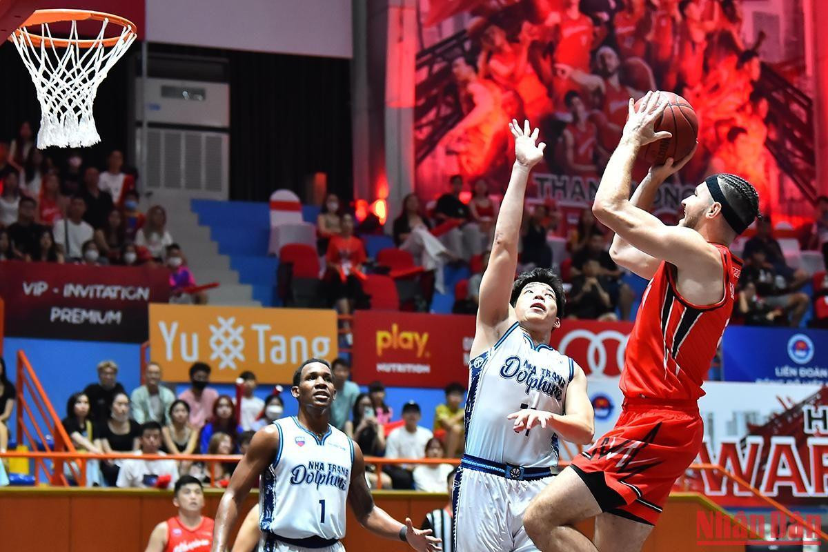 Với 35 điểm, 13 rebounds (bắt bóng bật bảng) cùng 5 kiến tạo, Clayton Guillozet xứng đáng với danh hiệu Cầu thủ xuất sắc nhất trận đấu.