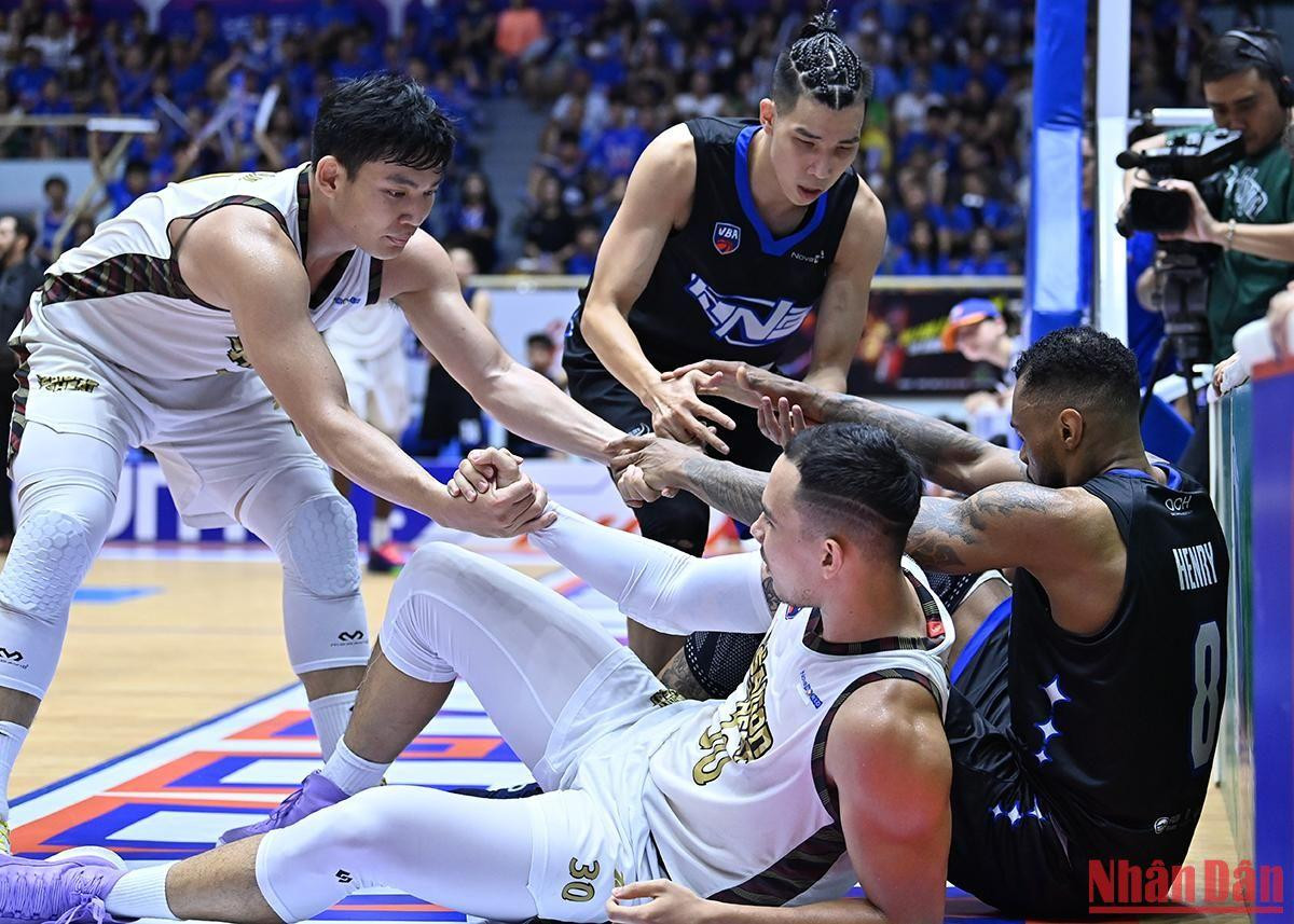 Đúng với tính chất của một trận chung kết, các cầu thủ thi đấu quyết liệt với nhiều tình huống va chạm nhưng vẫn giữ được tinh thần fair-play trước đối thủ của mình.