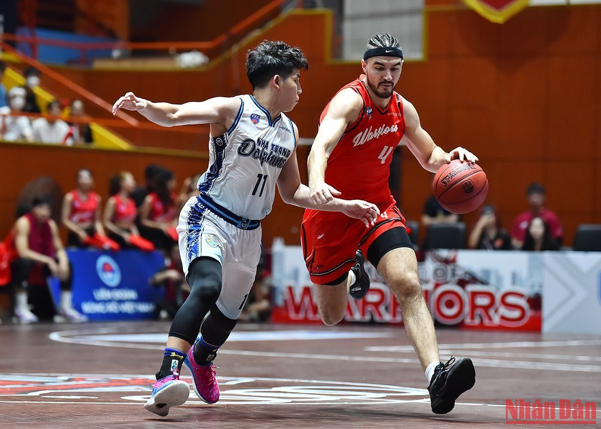 Clayton Guillozet tiếp tục là đầu tàu của đội chủ nhà ở mặt trận tấn công.