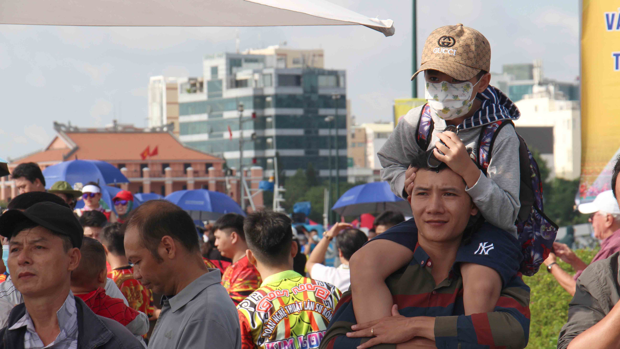 Giải đấu diễn ra từ 7 giờ 30 phút đến 11 giờ nhưng khá đông người dân đã có mặt từ rất sớm để theo dõi và cổ vũ các vận động viên.