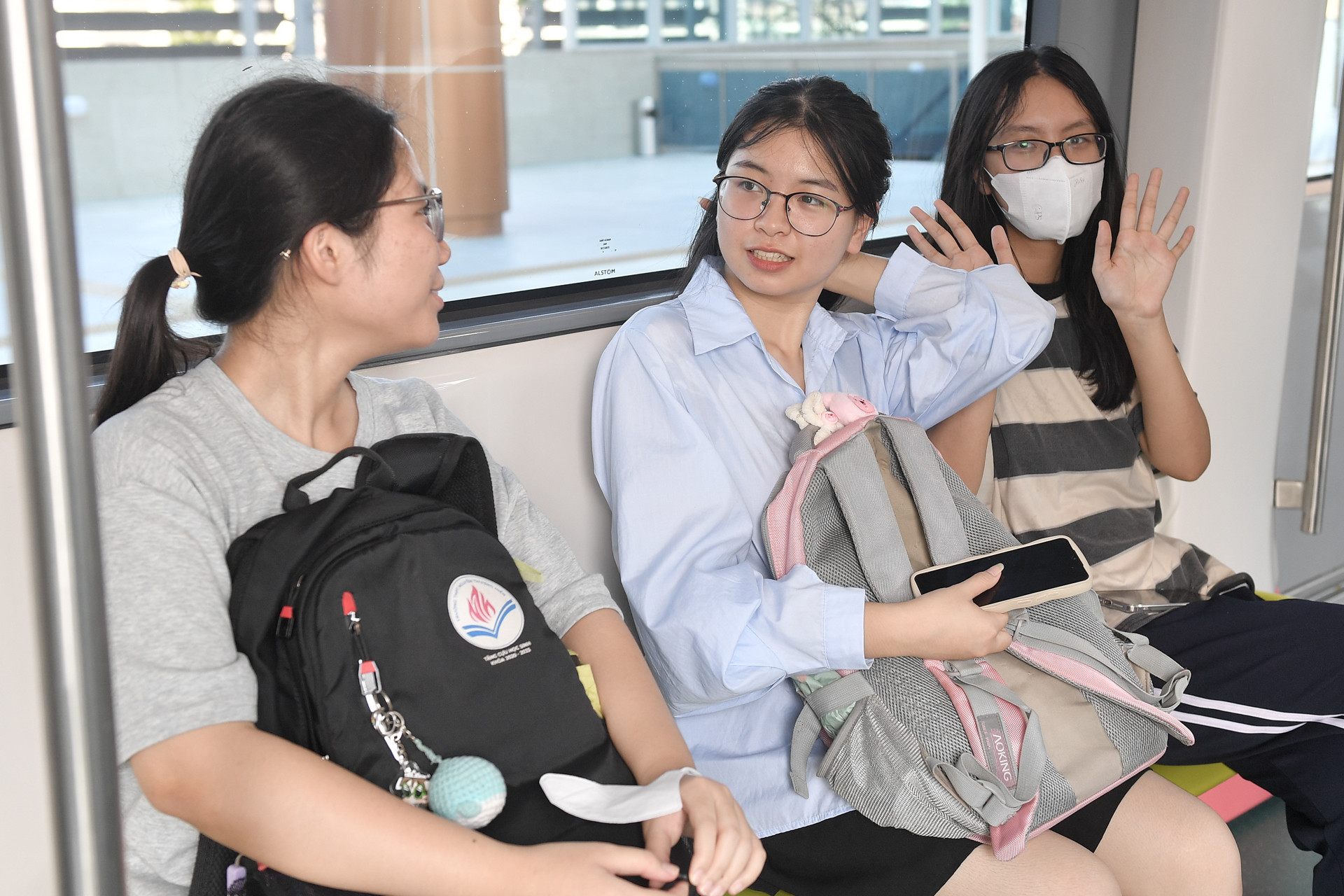 Trong sáng 8/8, rất đông các bạn trẻ đã lên tàu để trải nghiệm. Trong sáng 8/8, rất đông các bạn trẻ đã lên tàu để trải nghiệm.