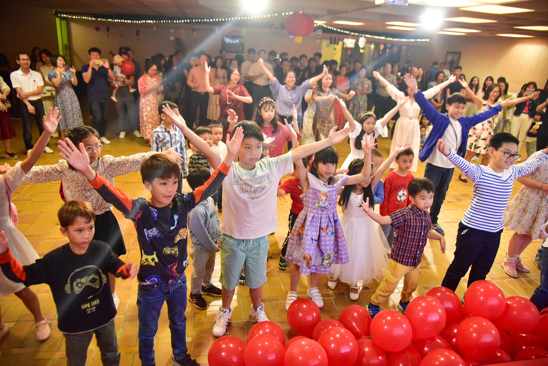 [Ảnh] Đêm hội Trăng rằm đầm ấm tại Pháp ảnh 10