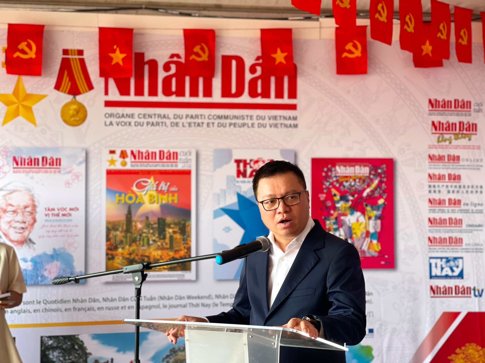 Tổng Biên tập Lê Quốc Minh bày tỏ ấn tượng sâu sắc về không khí sôi động và vui tươi của Hội báo Nhân đạo và cho biết Báo Nhân Dân luôn coi trọng việc tham gia vào sự kiện thường niên này của các bạn Pháp để giới thiệu thật đầy đủ và phong phú về Đảng, về đất nước và con người Việt Nam.