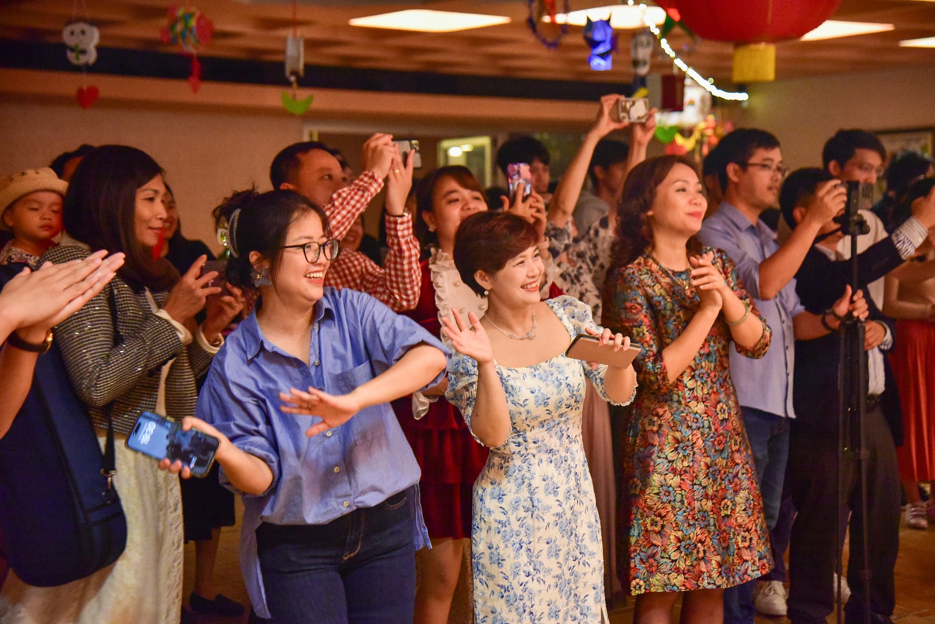 [Ảnh] Đêm hội Trăng rằm đầm ấm tại Pháp ảnh 12