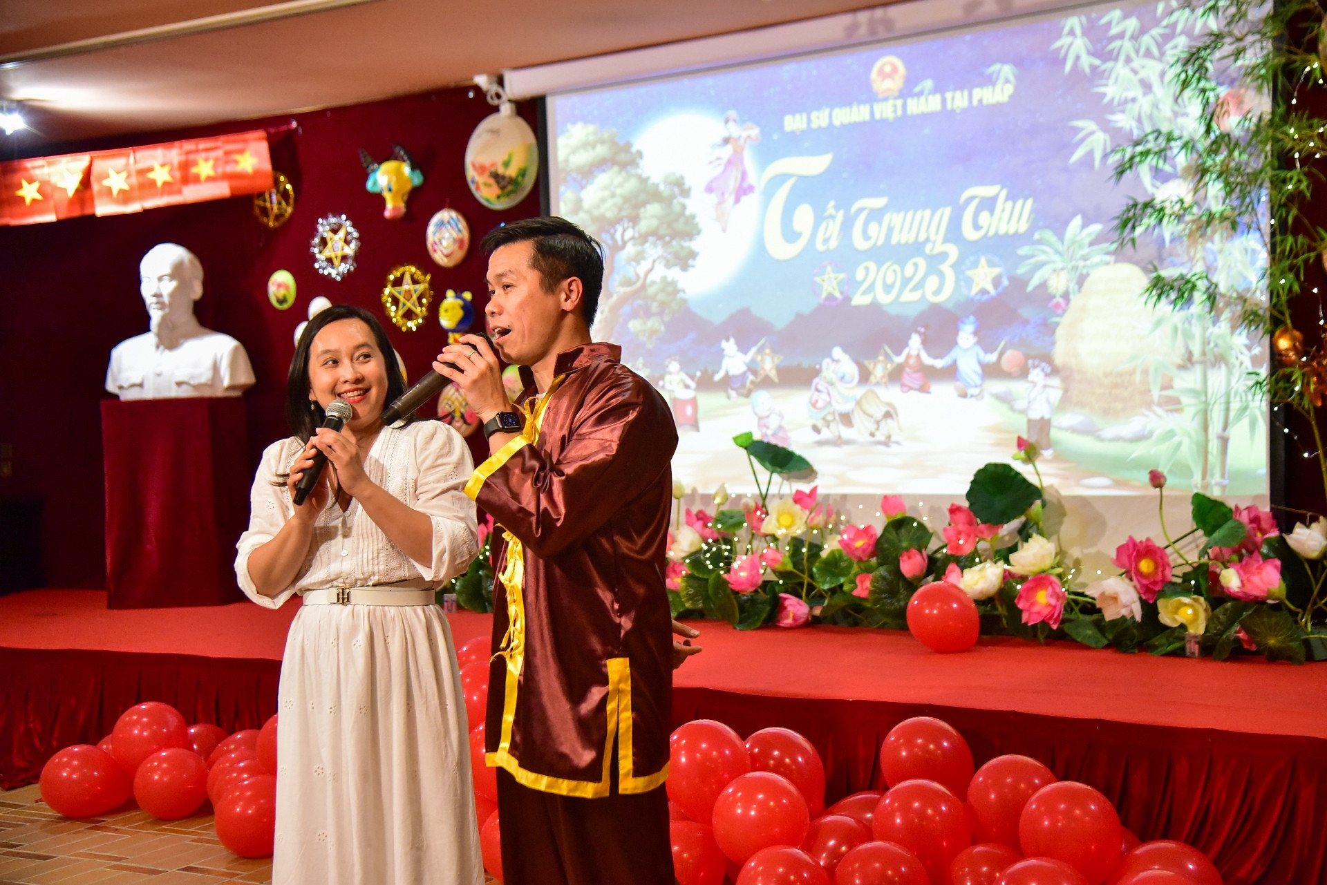 [Ảnh] Đêm hội Trăng rằm đầm ấm tại Pháp ảnh 1