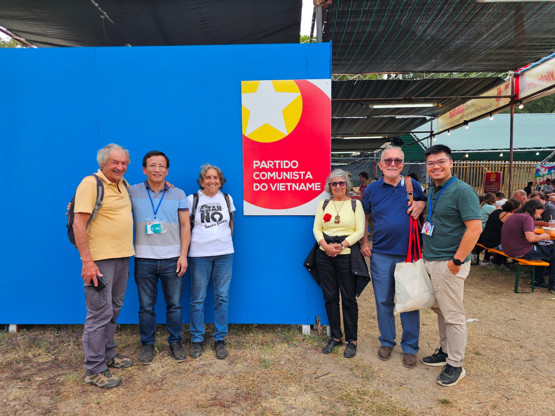 Nhiều bạn bè quốc tế tin tưởng rằng, dưới dự lãnh đạo của Đảng Cộng sản Việt Nam, đất nước Việt Nam sẽ ngày càng phát triển trong những năm tới .