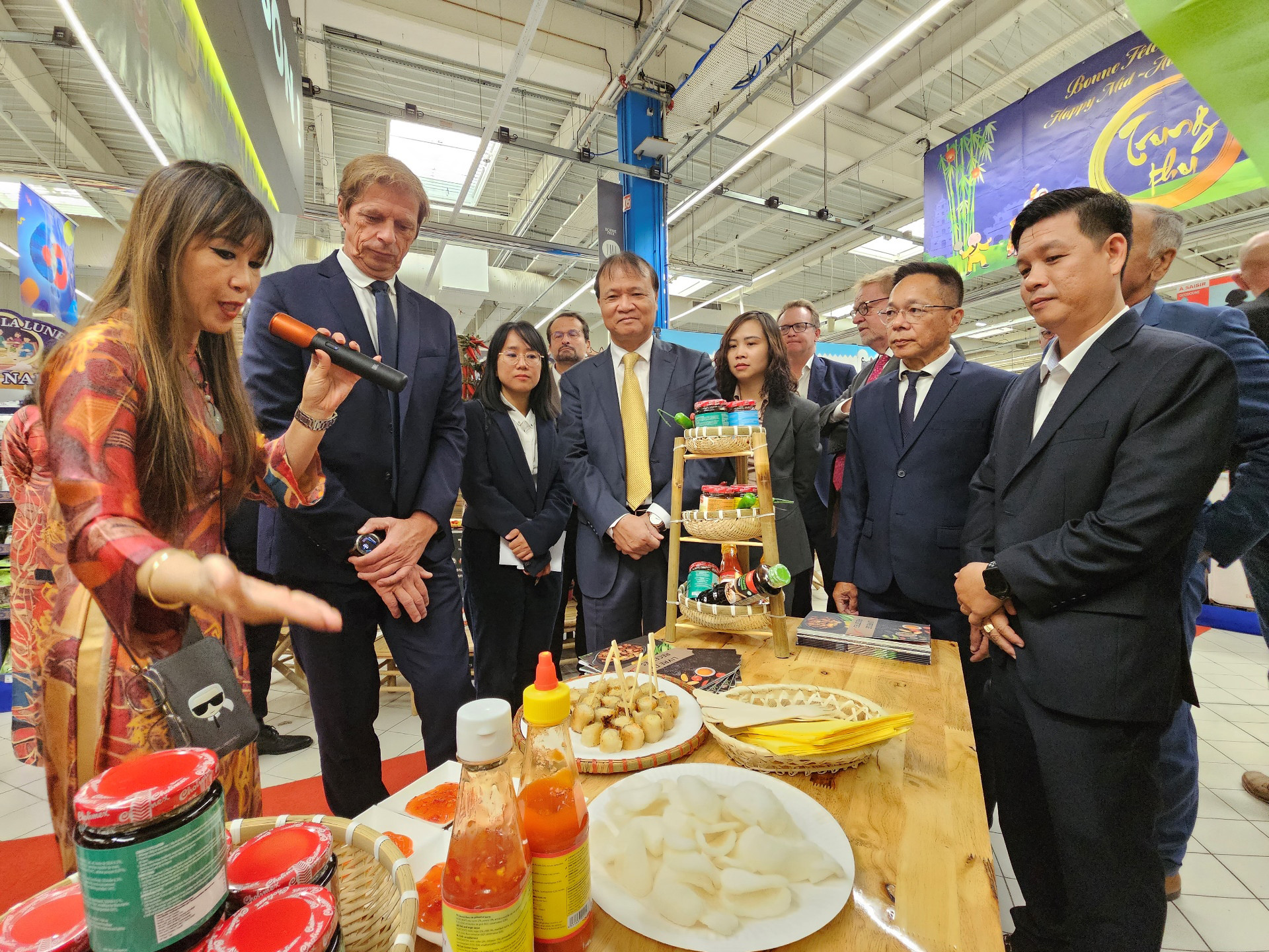 [Ảnh] Tuần hàng Việt Nam mang Tết Trung thu tới người tiêu dùng Pháp ảnh 3