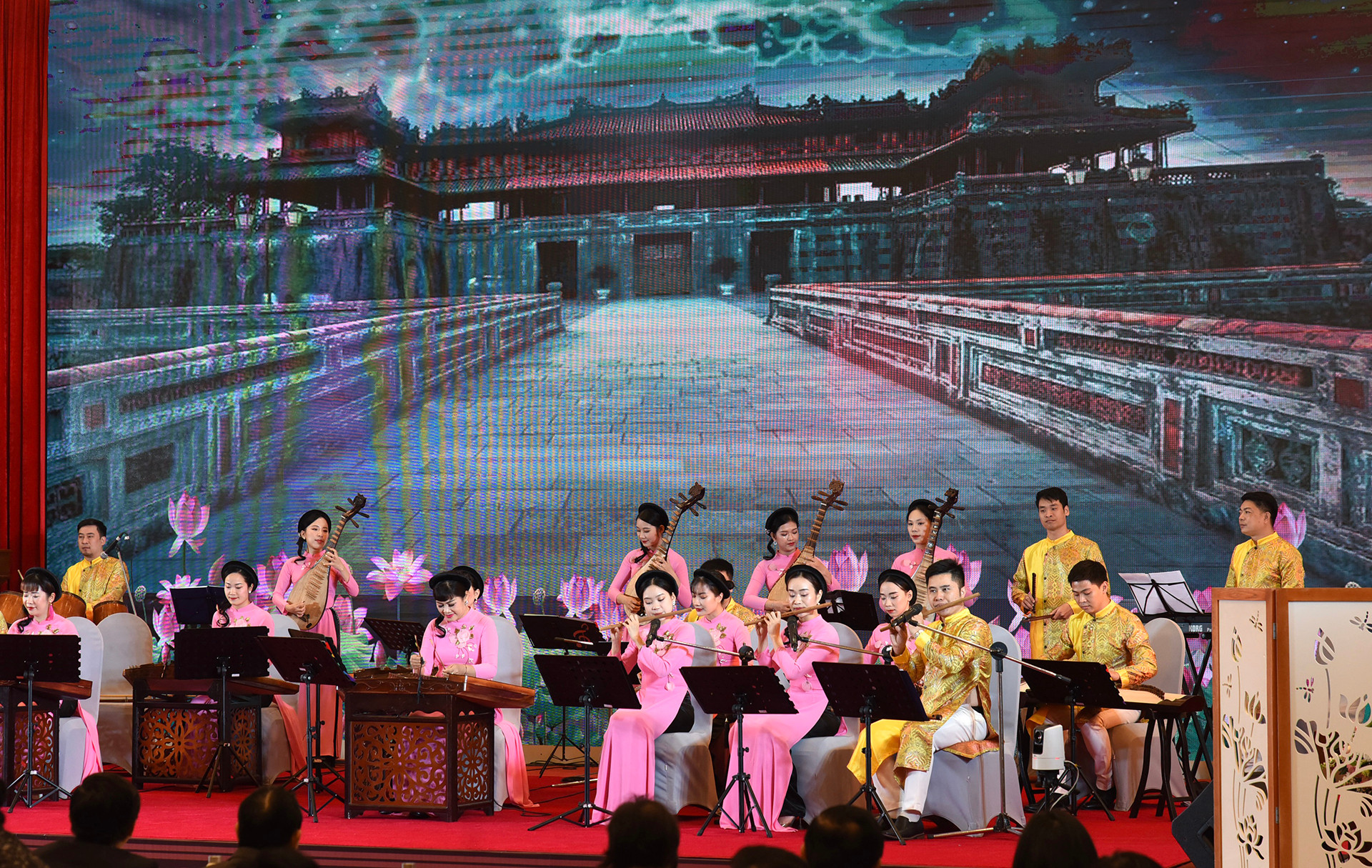 Chương trình biểu diễn nghệ thuật mở đầu hội nghị.