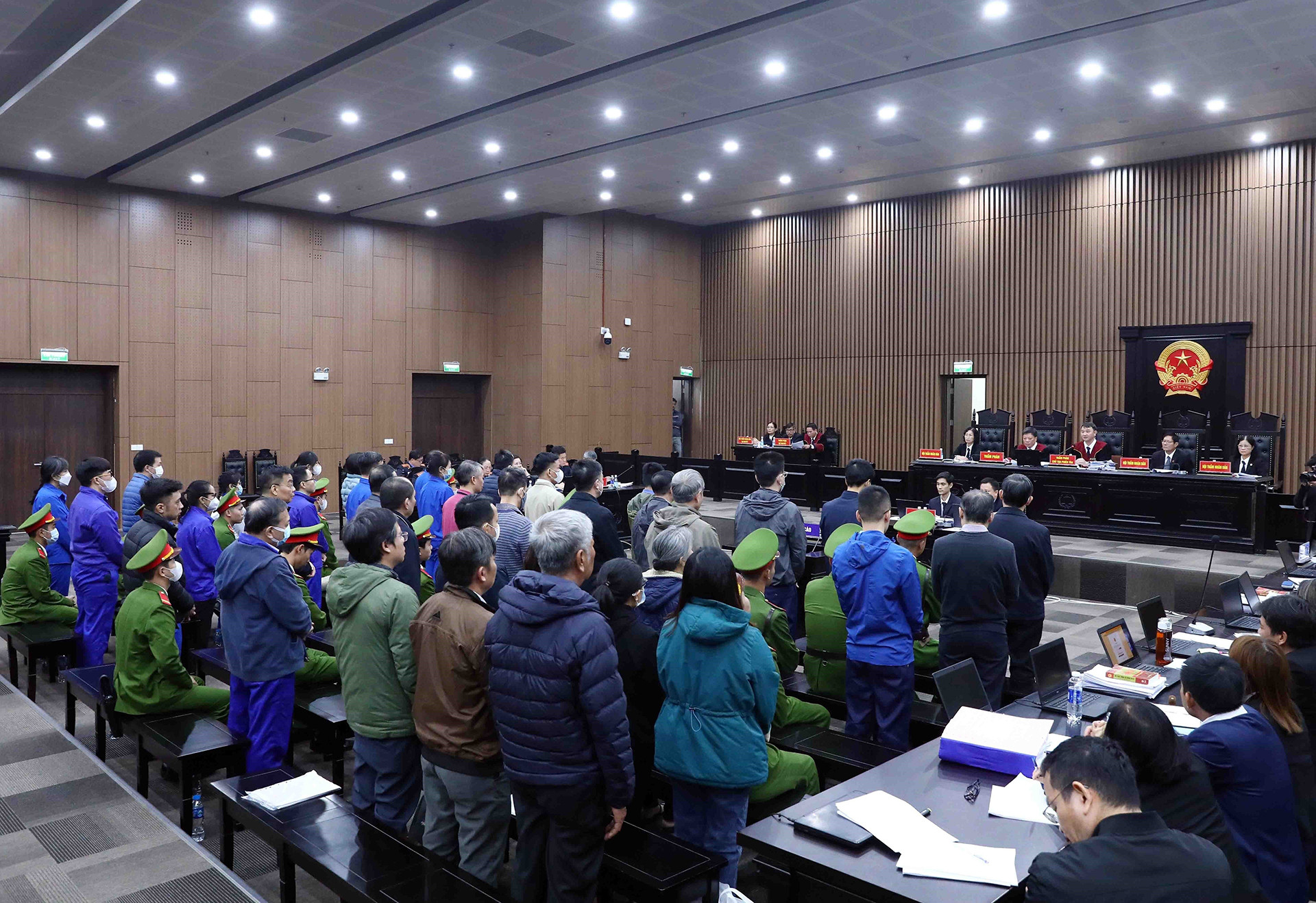 Toàn cảnh phiên xét xử. Toàn cảnh phiên xét xử.