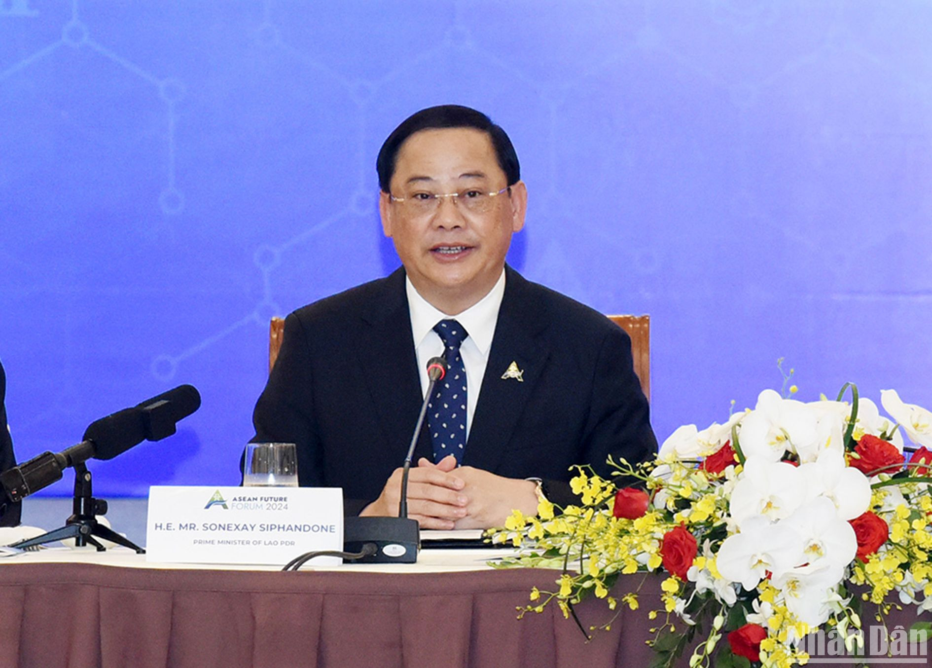 Thủ tướng Lào Sonexay Siphandone phát biểu.