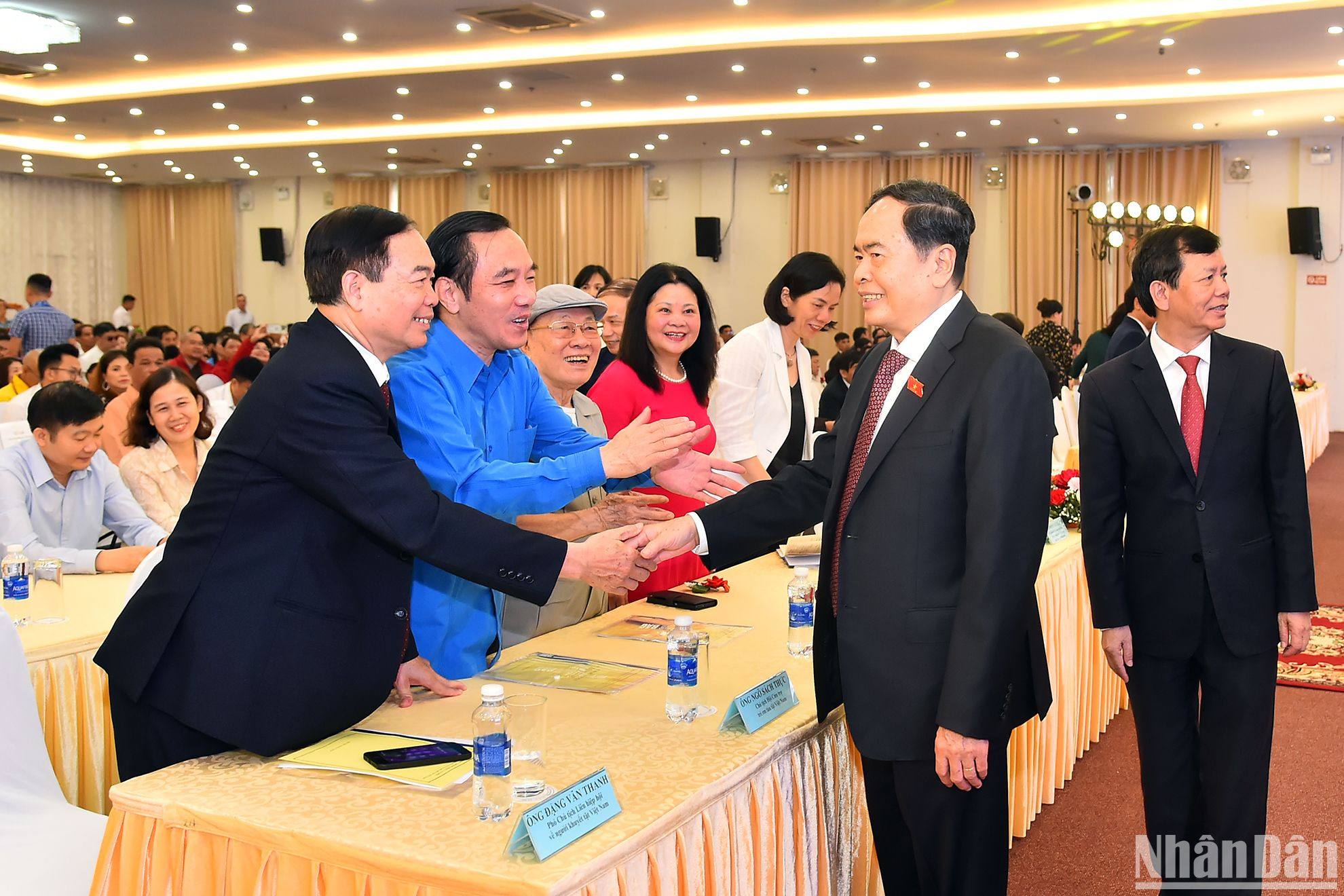 Phó Chủ tịch Thường trực Quốc hội Trần Thanh Mẫn với các đại biểu tại Hội nghị biểu dương người khuyết tật, trẻ mồ côi và người bảo trợ tiêu biểu toàn quốc lần thứ VI và Chương trình “Một trái tim, một thế giới” lần thứ 19.