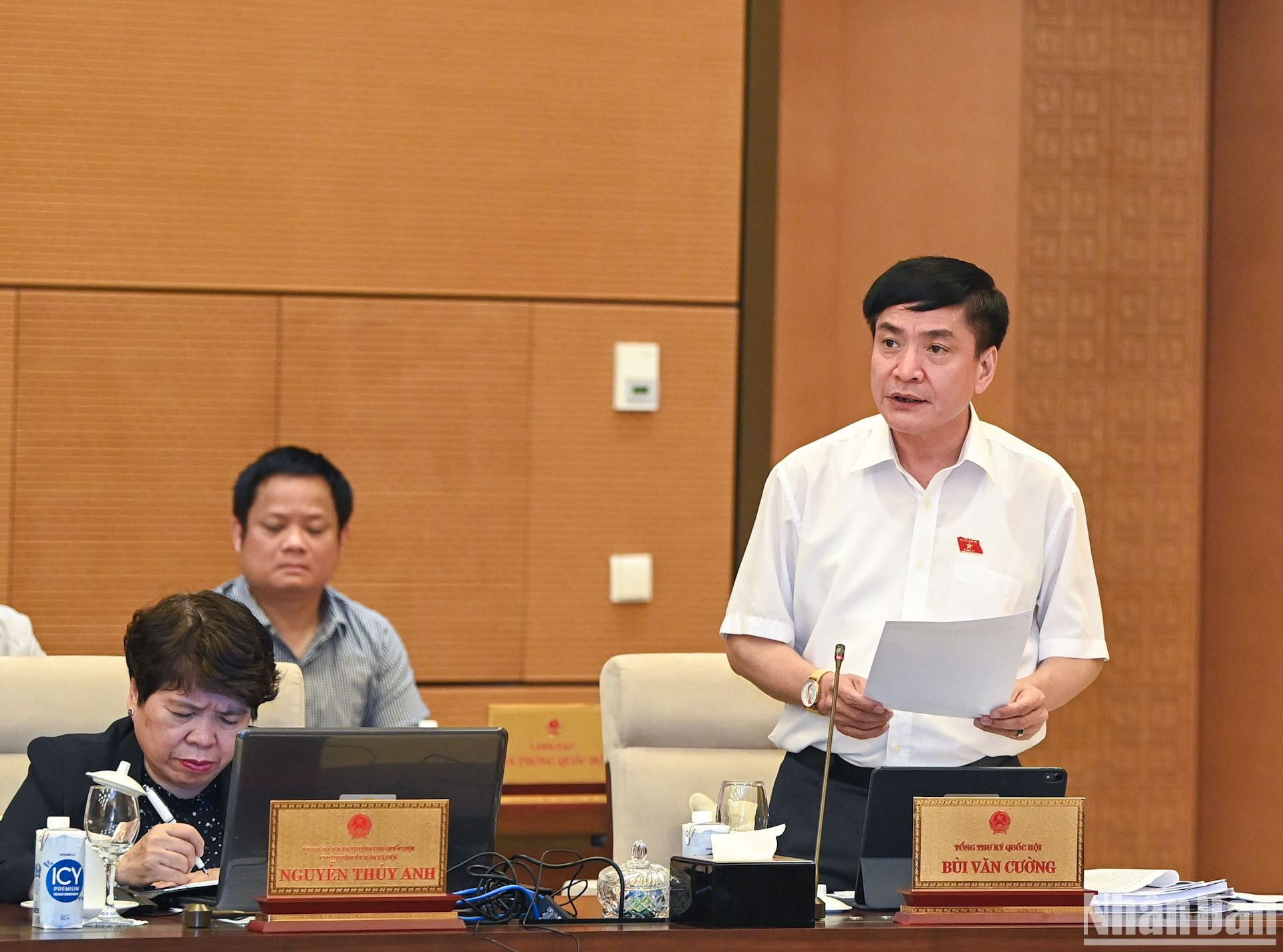 Tổng Thư ký, Chủ nhiệm Văn phòng Quốc hội Bùi Văn Cường phát biểu mở đầu phiên họp.