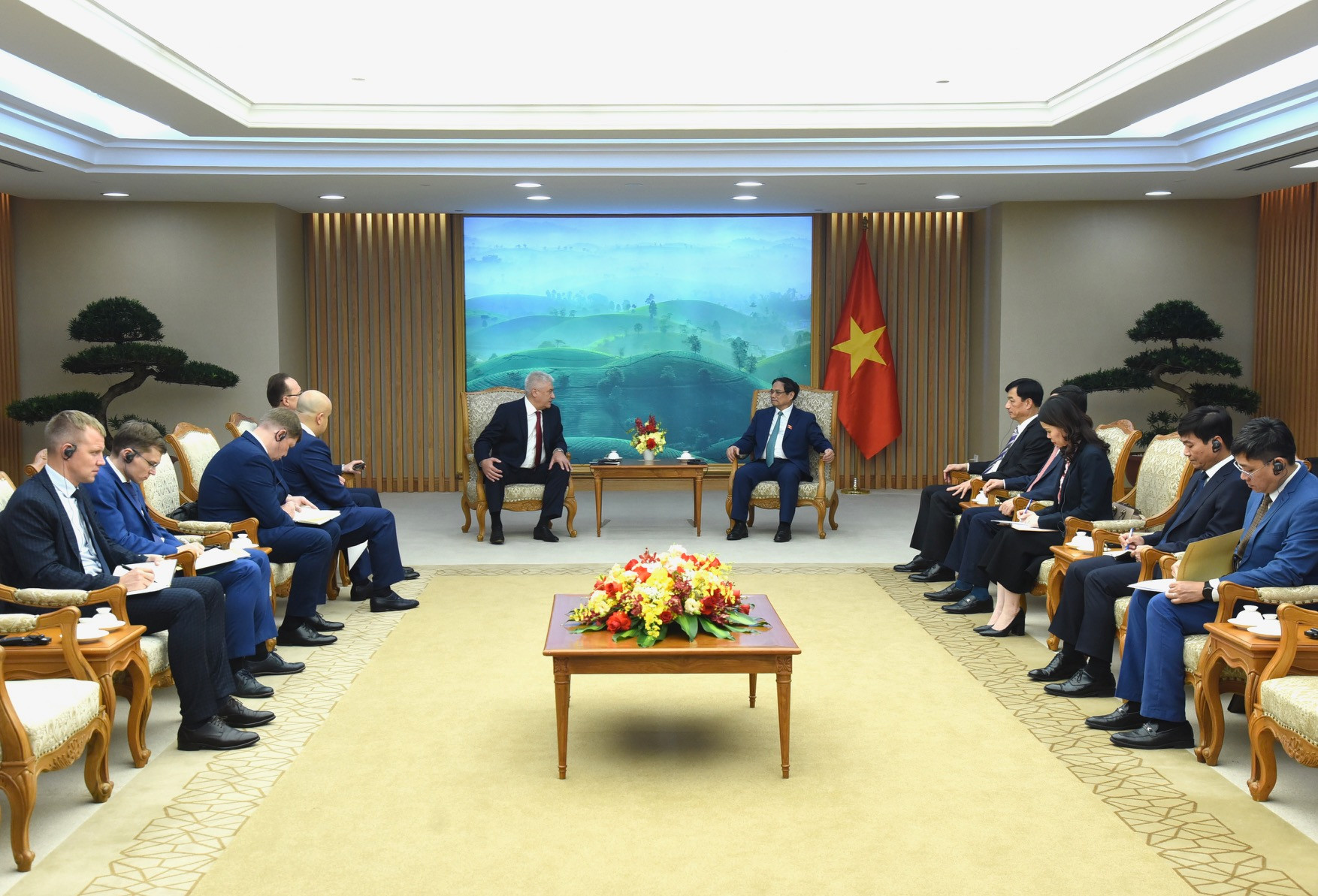 Toàn cảnh buổi tiếp. Toàn cảnh buổi tiếp.