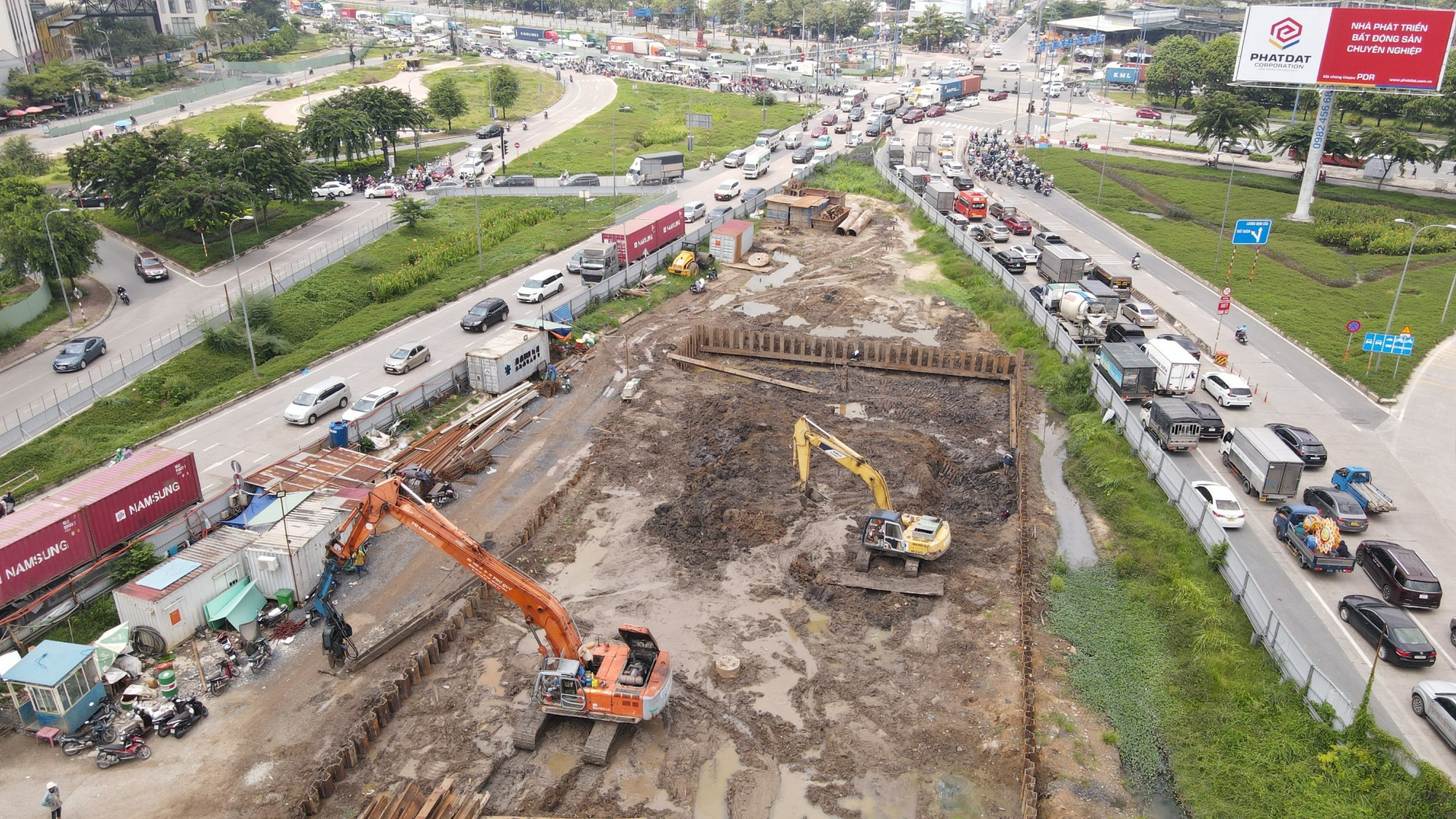 Thành phố Hồ Chí Minh đang đẩy nhanh tiến độ thi công dự án nút giao An Phú, phấn đấu hoàn thành vào dịp 30/4/2025. (Ảnh: Thế Anh)