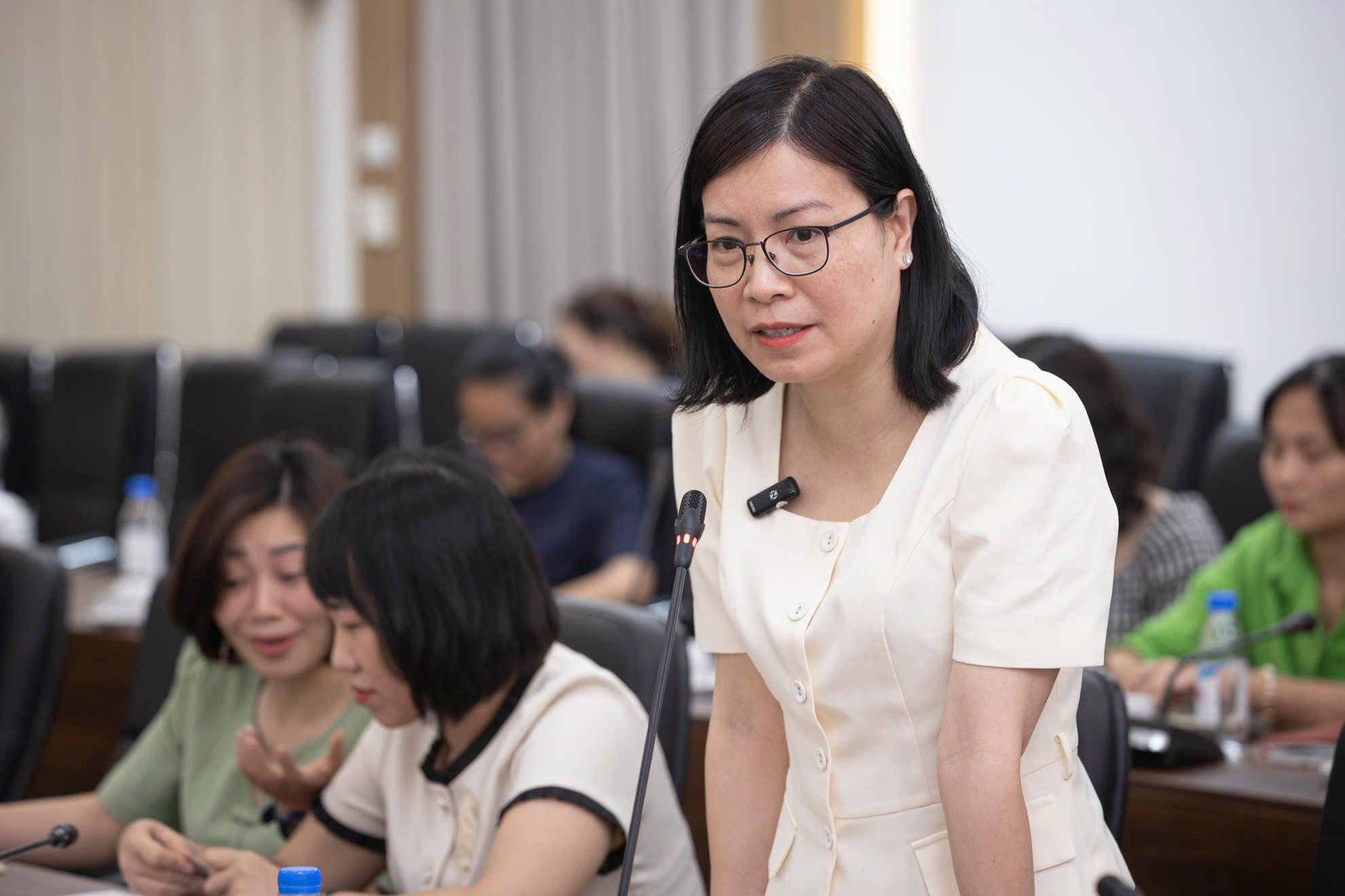 Bác sĩ Mai Hương - Phó Trưởng khoa Tâm thần - Bệnh viện Nhi Trung ương phát biểu tại tọa đàm. Ảnh: SƠN TÙNG