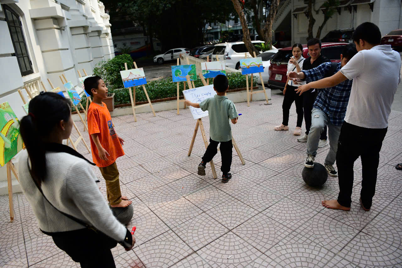 Tọa đàm trực tuyến "Tương lai nào cho trẻ tự kỷ?" ảnh 21