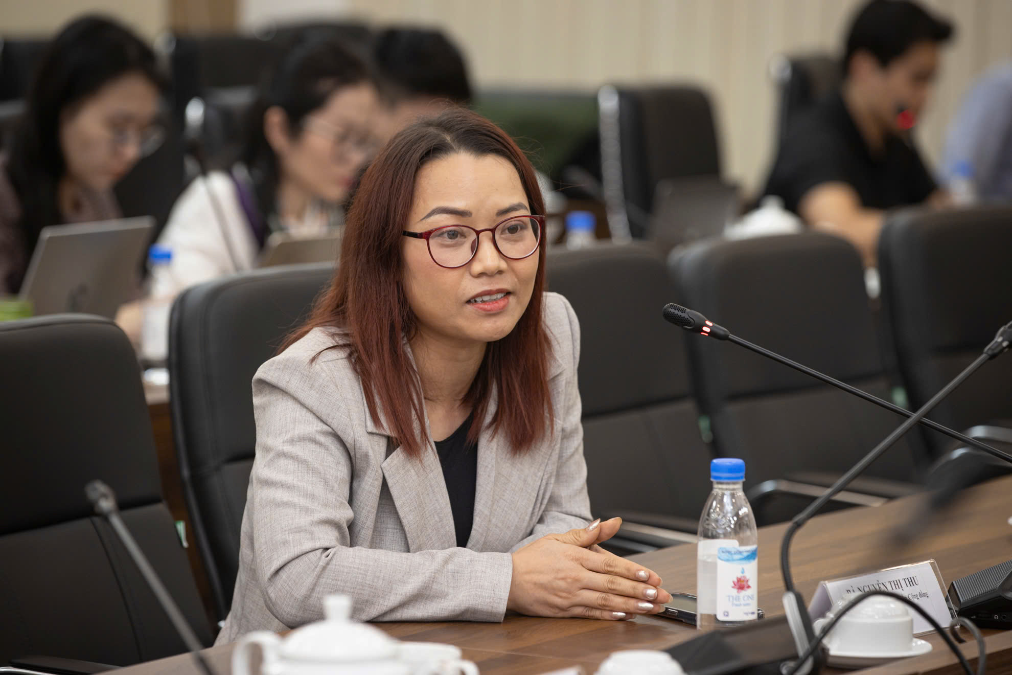 Giám đốc Trung tâm Phát triển Cộng đồng Our Story Nguyễn Thị Thu chia sẻ tại tọa đàm. Ảnh: SƠN TÙNG