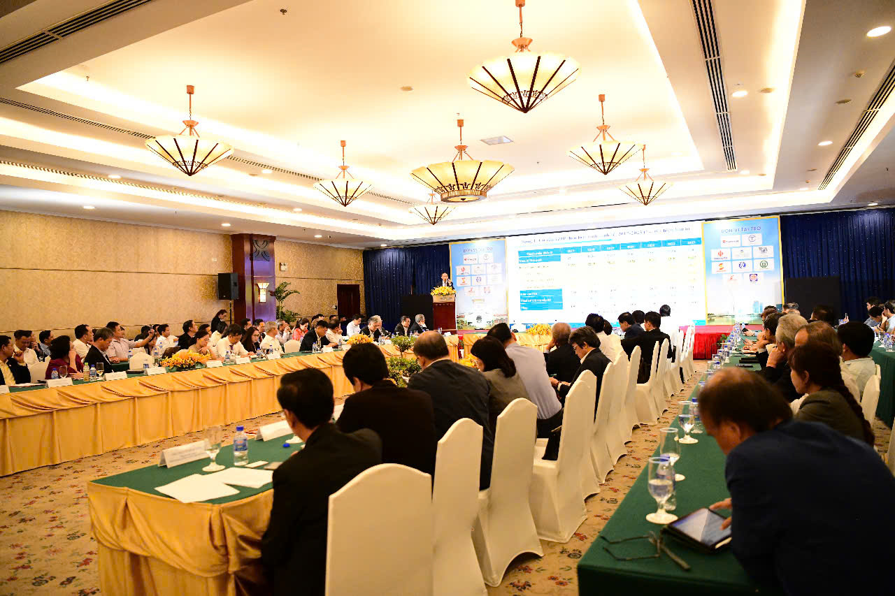 TS Cấn Văn Lực phát biểu tại hội thảo.