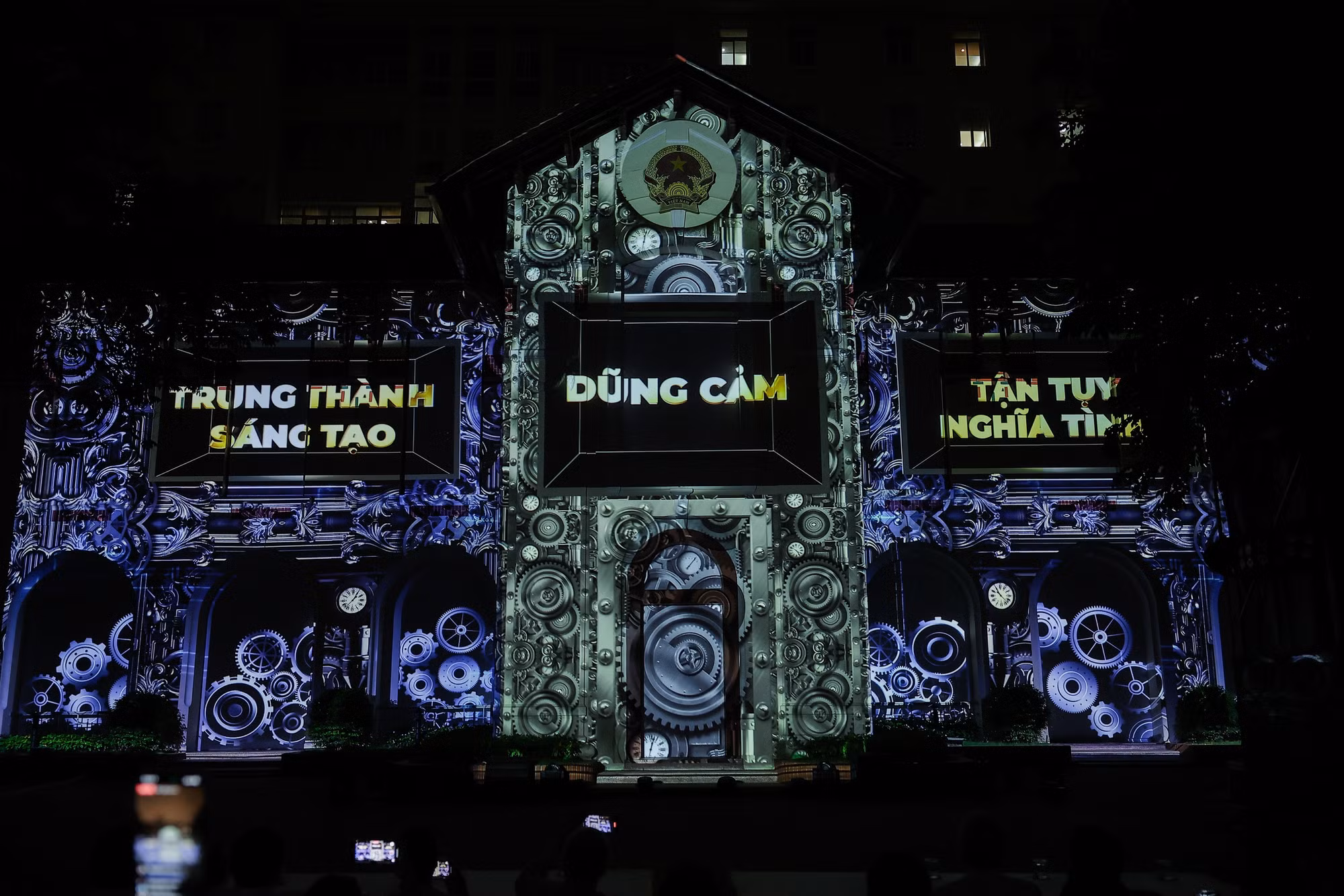 Chương trình 3D mapping của Bộ Thông tin và Truyền thông mang đến một trải nghiệm độc đáo, lôi cuốn, dành riêng cho các cán bộ, công chức, viên chức và người lao động trong ngành.