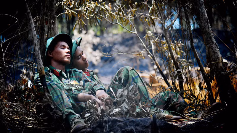 Tranh thủ chợp mắt.