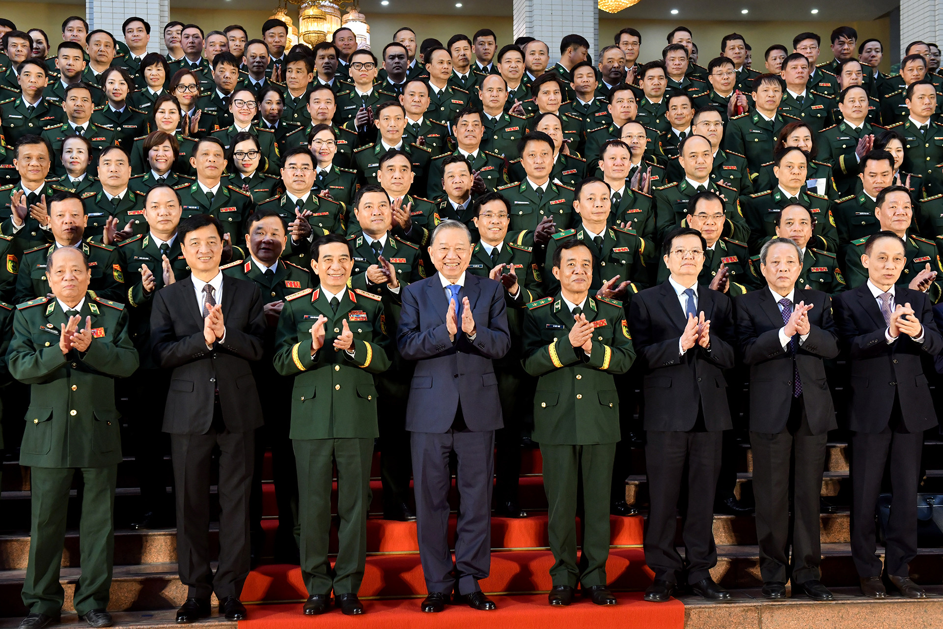 Tổng Bí thư Tô Lâm với các đại biểu và cán bộ, chiến sĩ Bộ Tư lệnh Bộ đội Biên phòng.