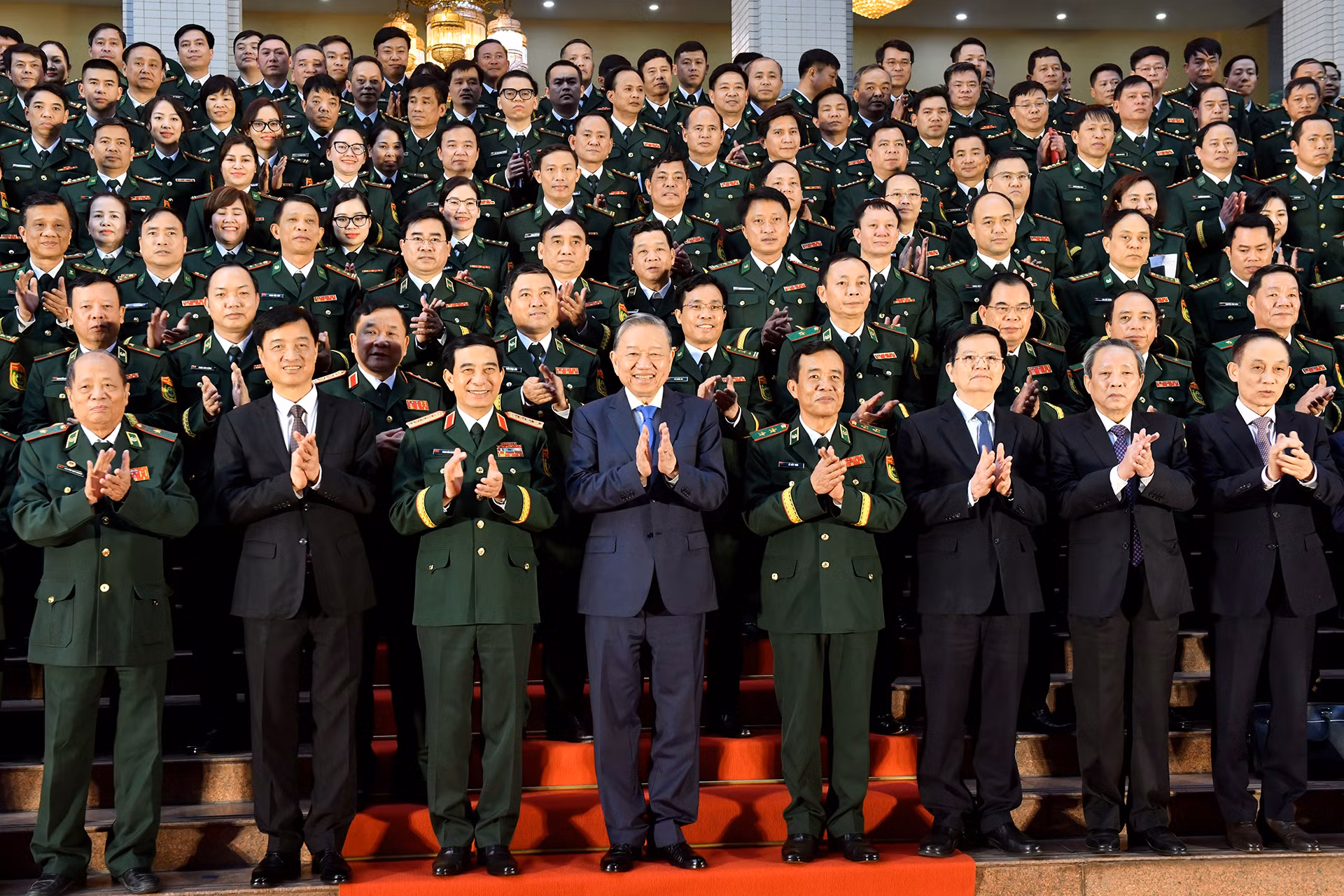 Tổng Bí thư Tô Lâm với các đại biểu và cán bộ, chiến sĩ Bộ Tư lệnh Bộ đội Biên phòng.