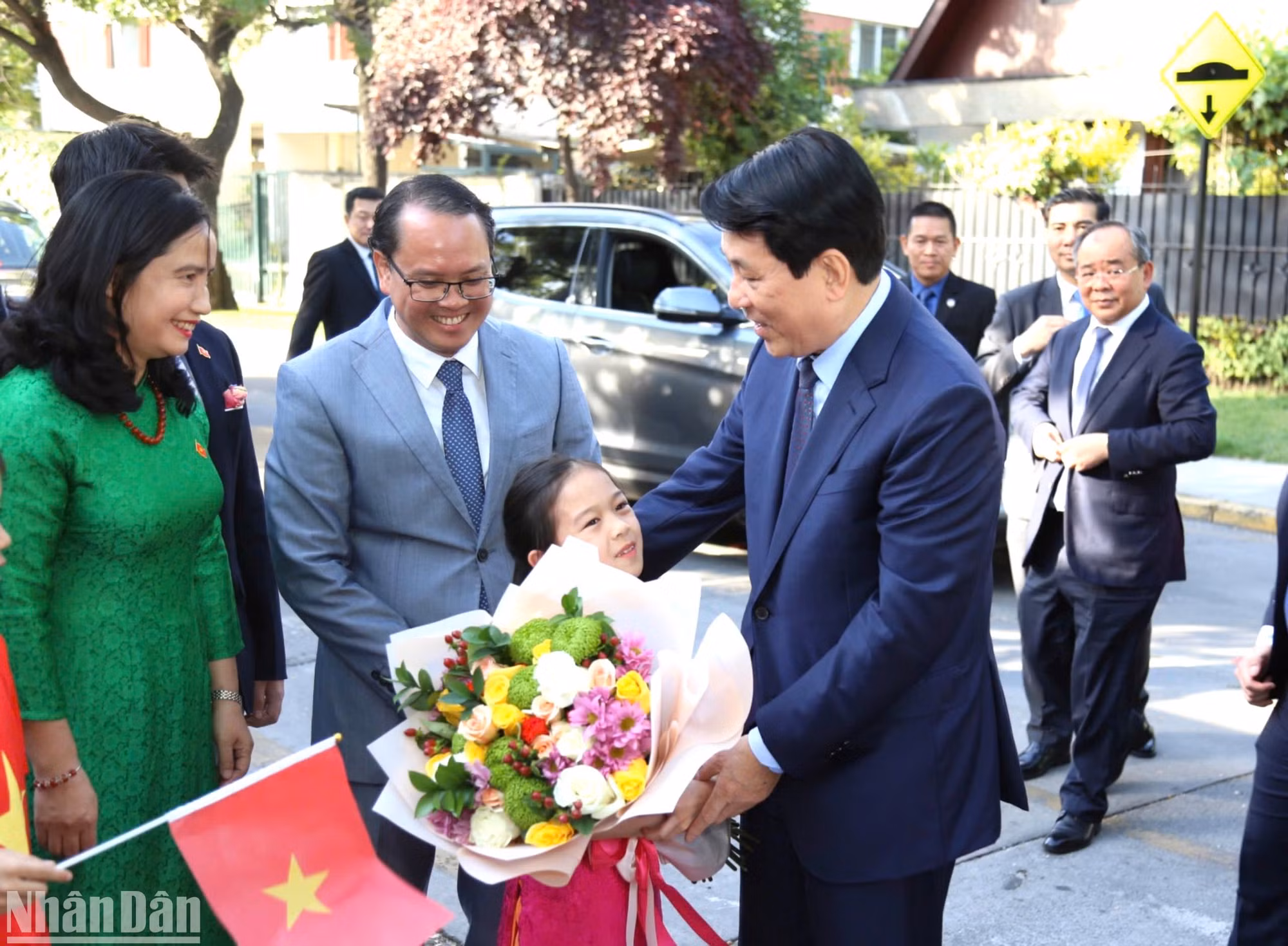 Chủ tịch nước Lương Cường thăm Đại sứ quán và gặp gỡ cộng đồng người Việt Nam tại Chile.