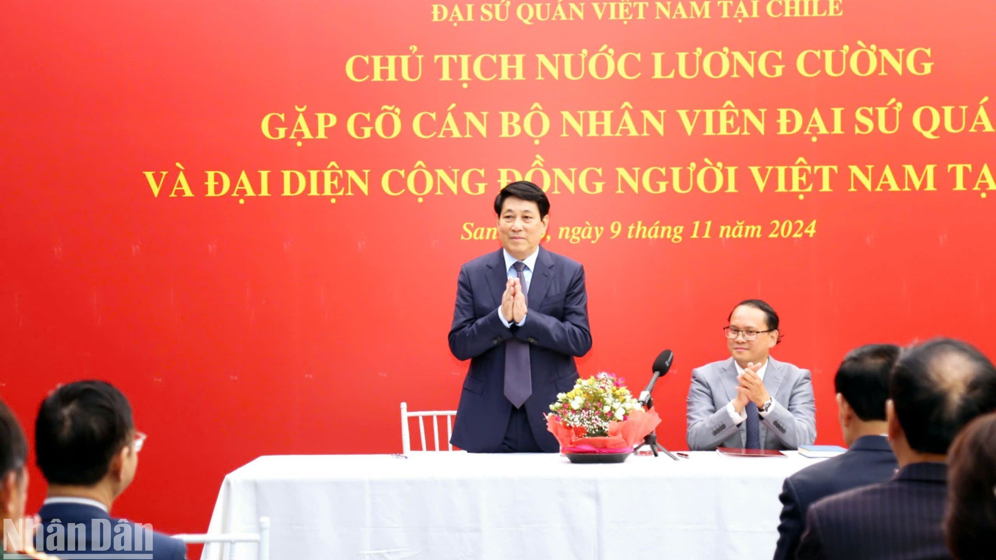 Chủ tịch nước Lương Cường gặp gỡ cán bộ nhân viên Đại sứ quán và đại diện cộng đồng người Việt Nam tại Chile.