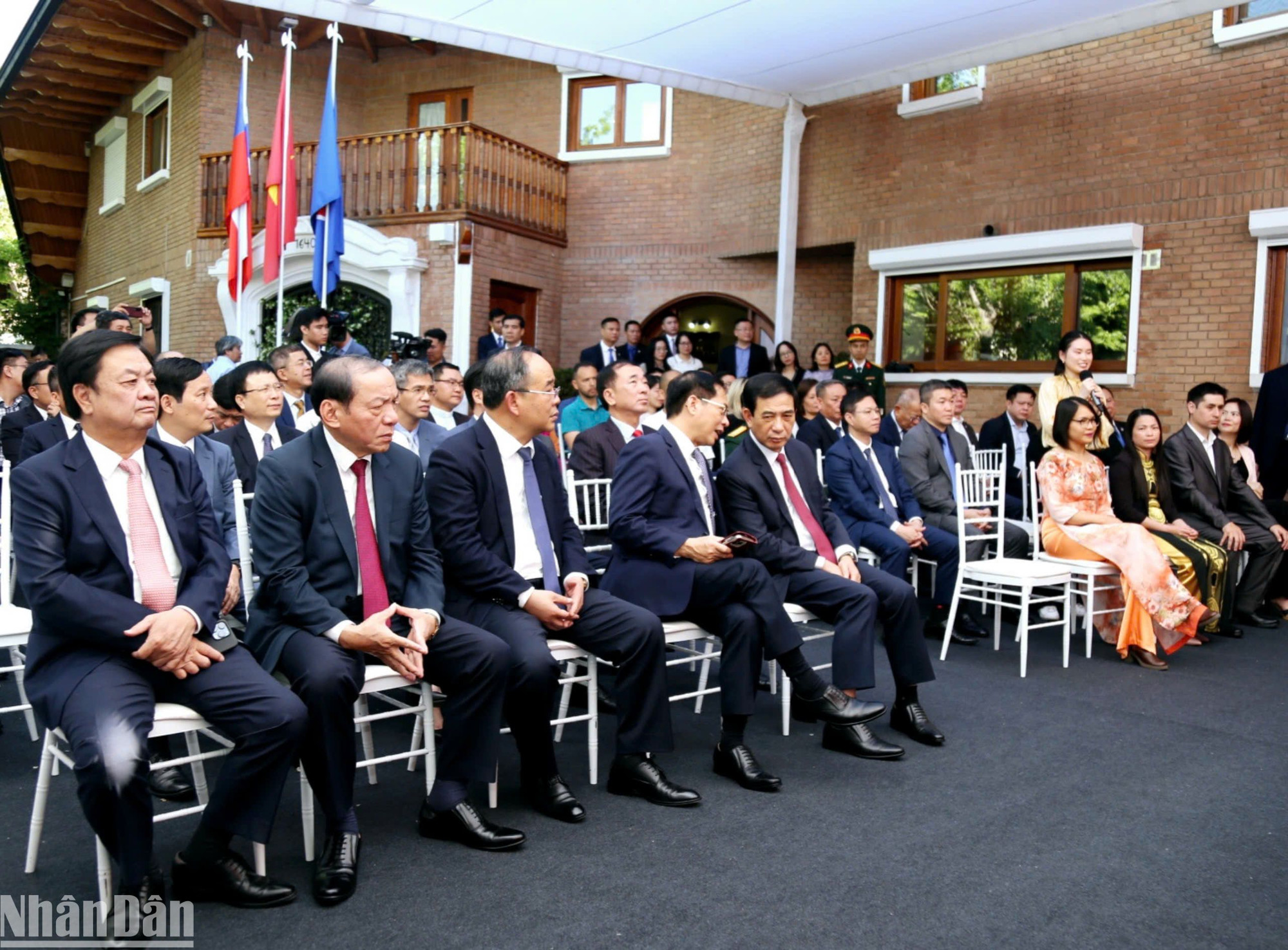 Các đại biểu dự buổi gặp mặt.