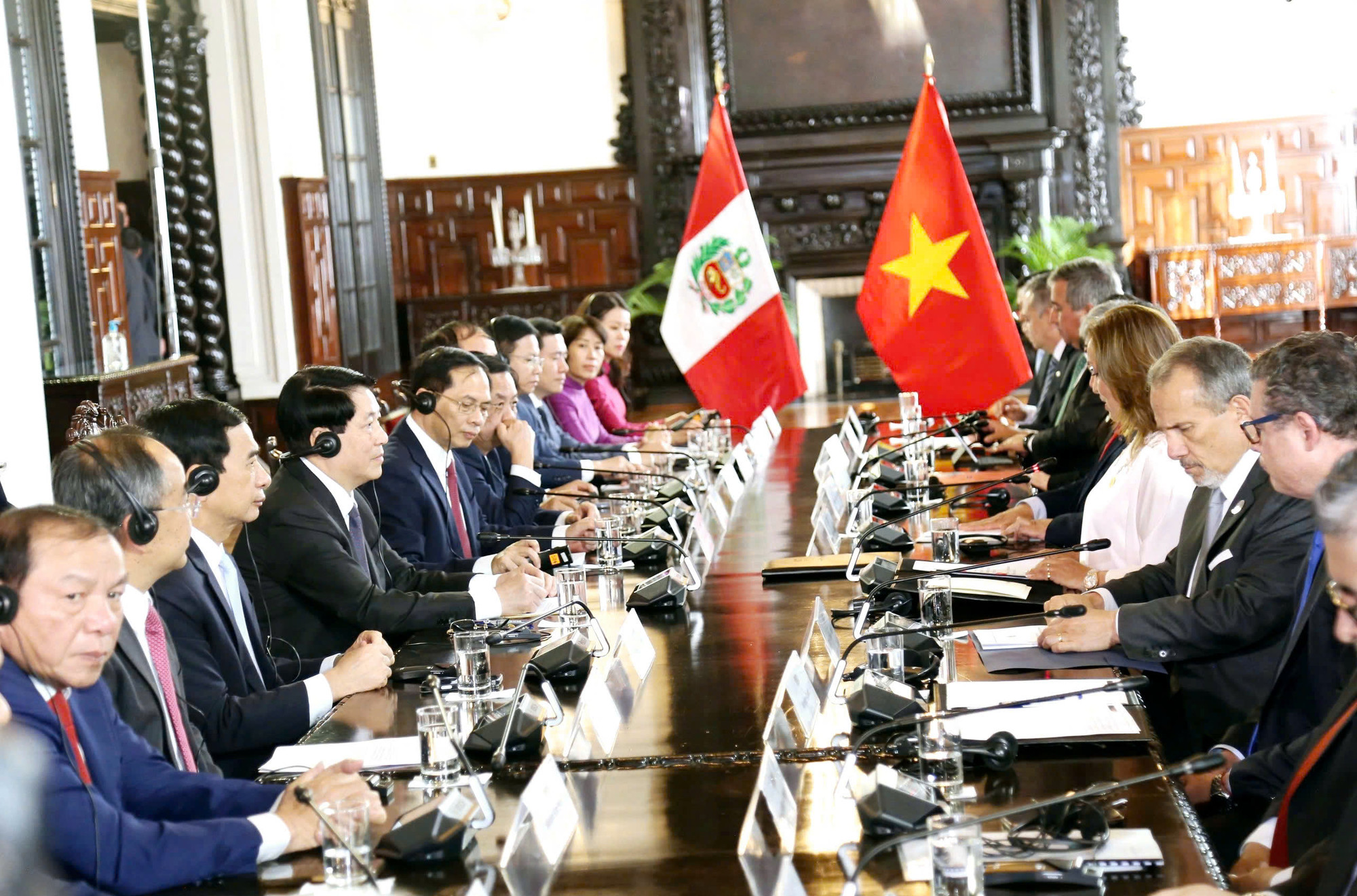 Toàn cảnh buổi hội đàm. Toàn cảnh buổi hội đàm.