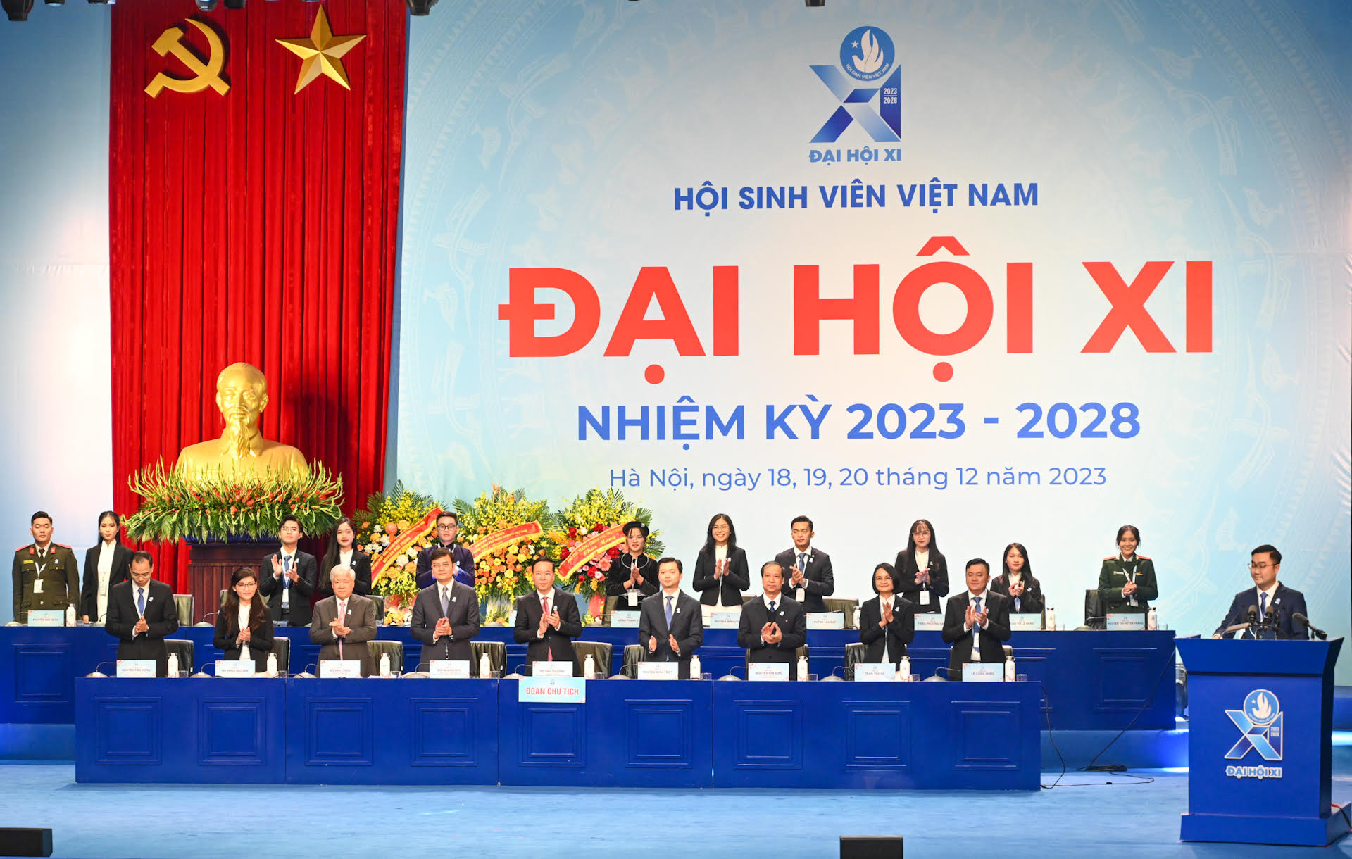 Đoàn Chủ tịch tại Đại hội đại biểu toàn quốc Hội Sinh viên Việt Nam lần thứ XI.