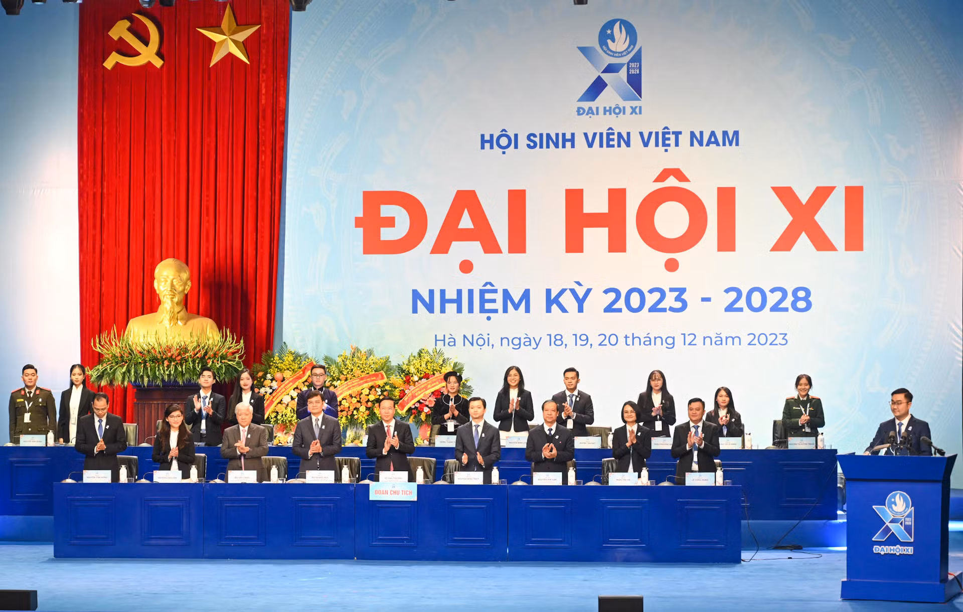 Đoàn Chủ tịch tại Đại hội đại biểu toàn quốc Hội Sinh viên Việt Nam lần thứ XI.