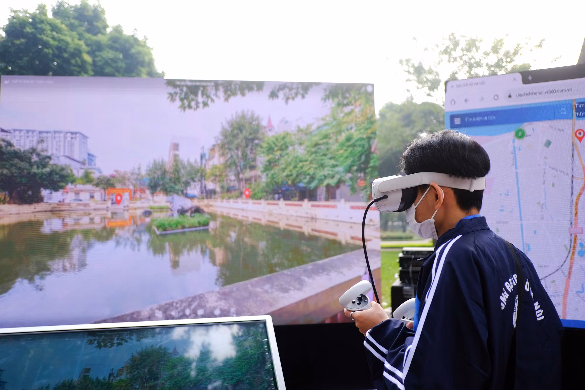 Tại đây các bạn trẻ có thể tham quan những di tích lịch sử của Thủ đô Hà Nội qua kính thực tế ảo. Mục đích hoạt động là thiết lập hệ thống “bản đồ số” dữ liệu các “địa chỉ đỏ” trên địa bàn Thành phố, tạo thành hệ sinh thái các di tích, lịch sử trực tuyến cho đoàn viên, thanh niên và nhân dân dễ dàng theo dõi, trải nghiệm.