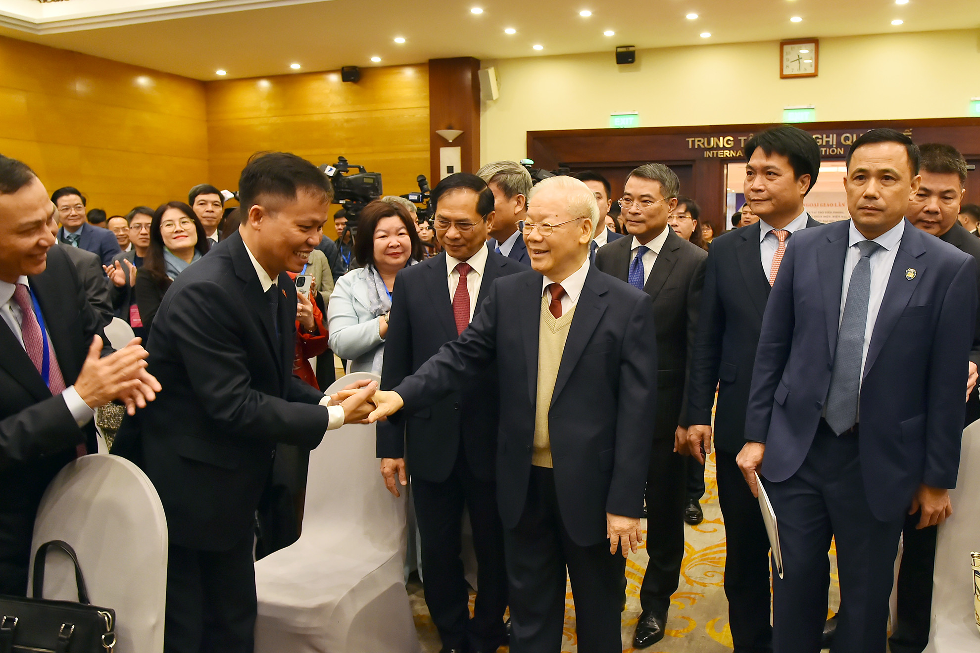 Tổng Bí thư Nguyễn Phú Trọng với các đại biểu tại phiên khai mạc Hội nghị Ngoại giao lần thứ 32.