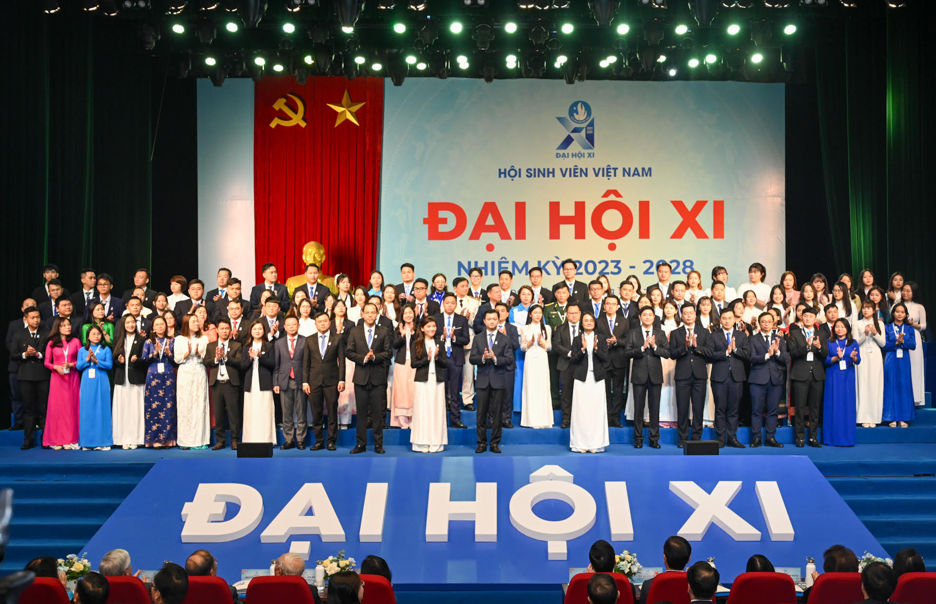 Ban Chấp hành Trung ương Hội Sinh viên Việt Nam khoá XI ra mắt Đại hội.