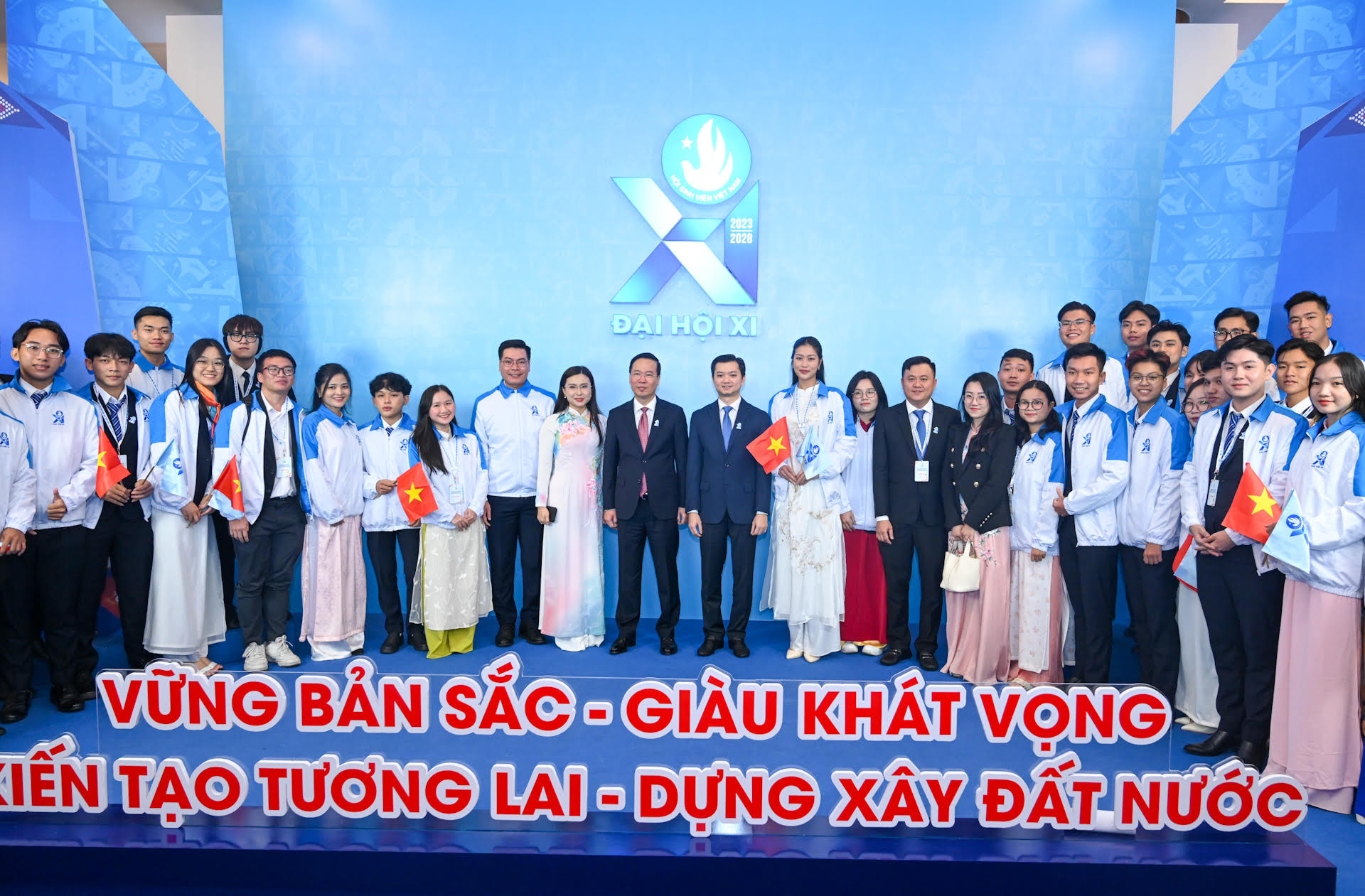 Chủ tịch nước Võ Văn Thưởng với các đại biểu dự Đại hội.