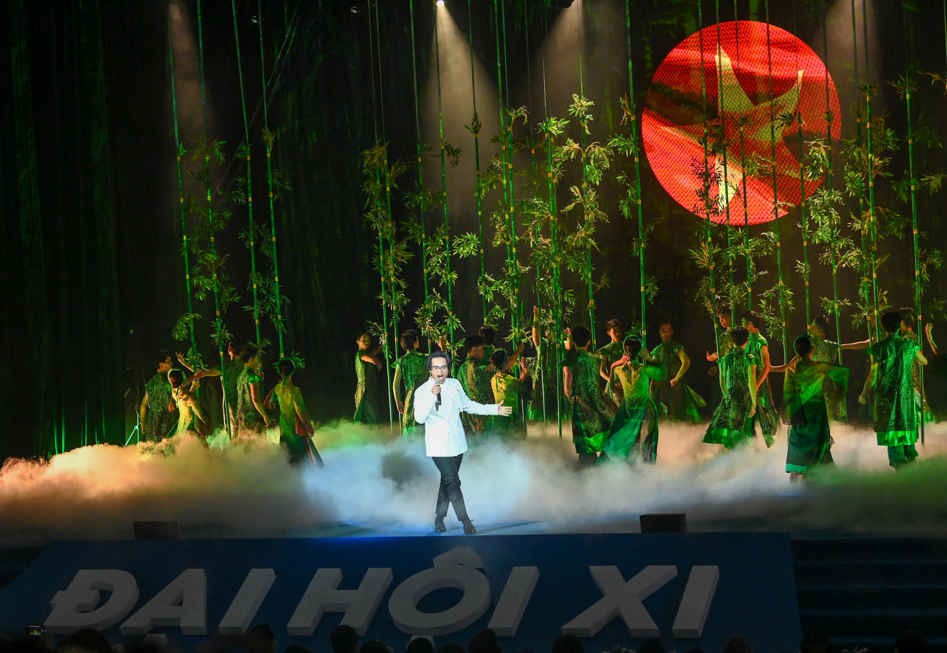 Một tiết mục tại chương trình nghệ thuật chào mừng Đại hội Sinh viên Việt Nam lần thứ XI.