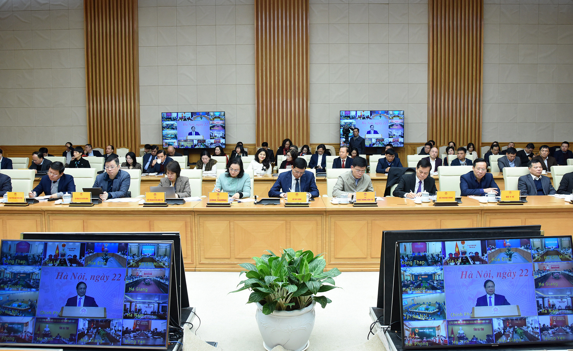 Hội nghị diễn ra theo hình thức trực tiếp tại trụ sở Chính phủ và kết nối trực tuyến tới trụ sở Bộ Văn hóa, Thể thao và Du lịch; các điểm cầu tại trụ sở UBND các tỉnh, thành phố trực thuộc Trung ương.