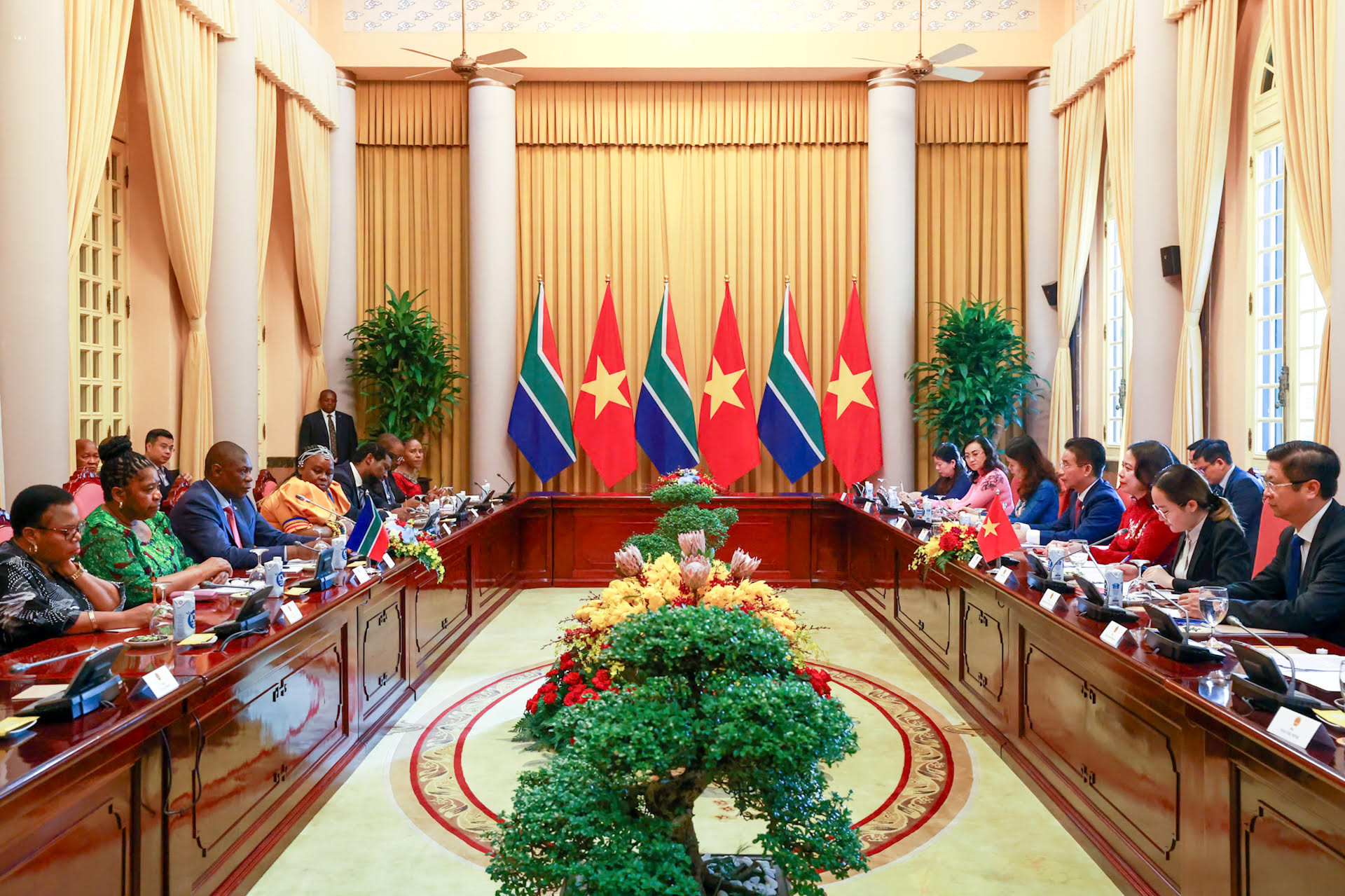 Quang cảnh buổi hội đàm tại Phủ Chủ tịch.