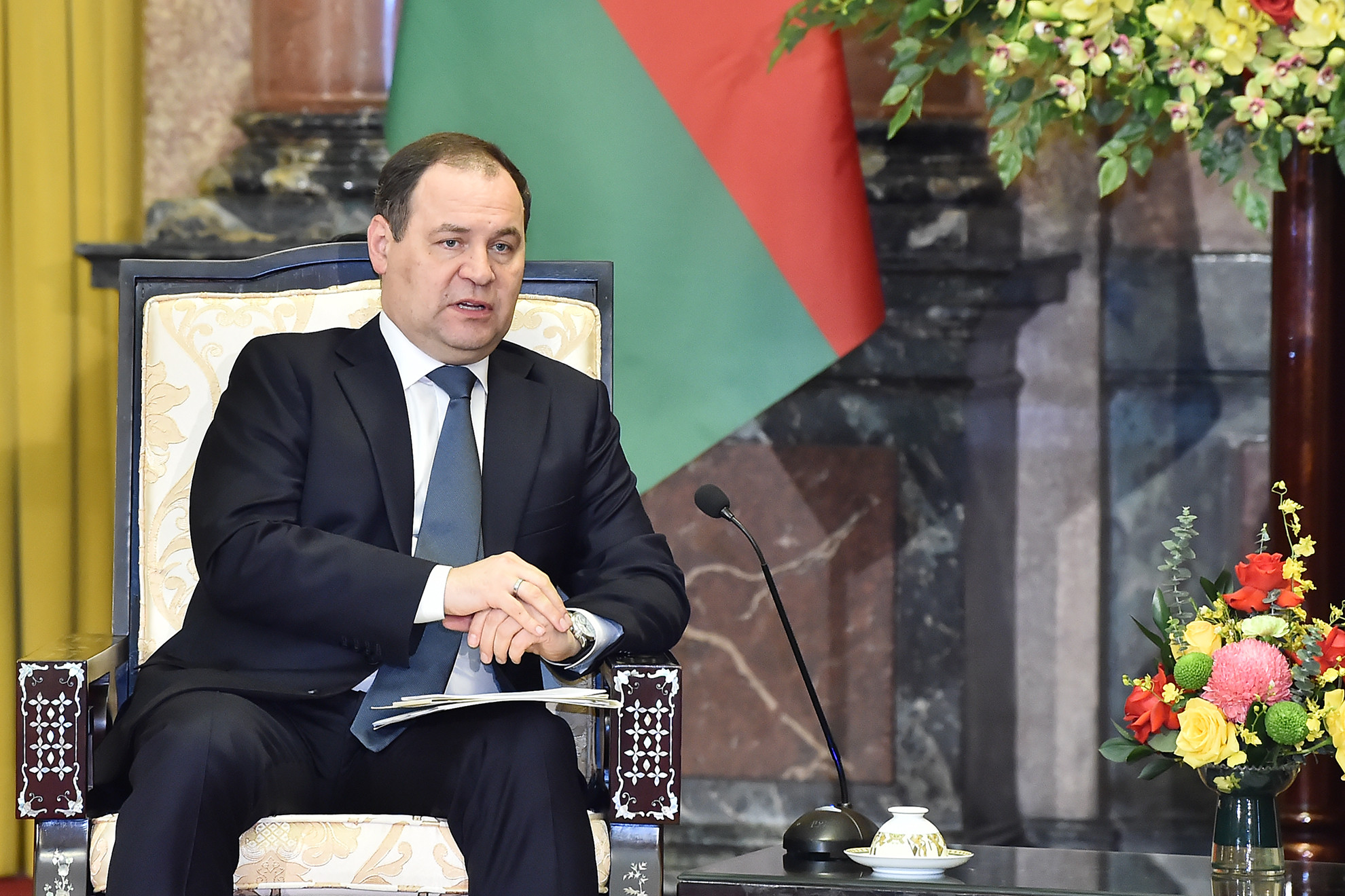 Thủ tướng Cộng hòa Belarus Roman Golovchenko phát biểu tại buổi tiếp.